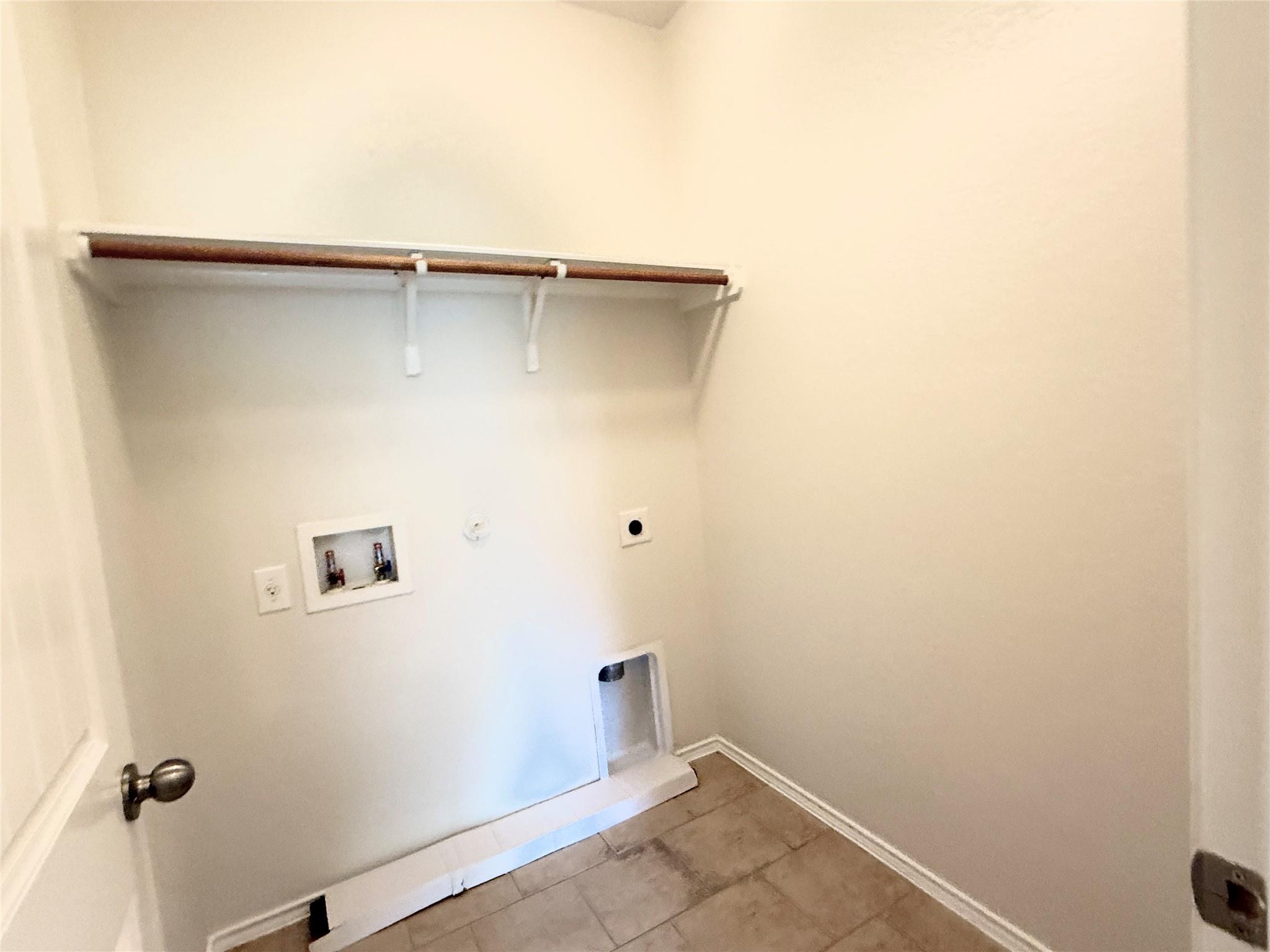 437 Travertine Trl Property Photo 18