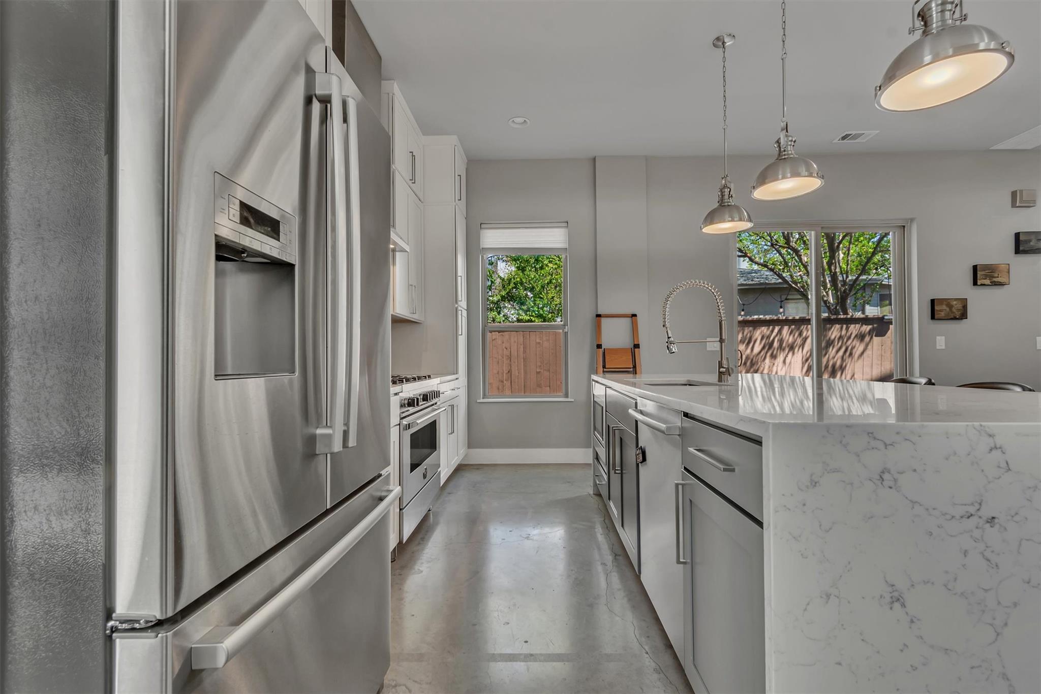3010 E 18th 1/2 St #a Property Photo 6