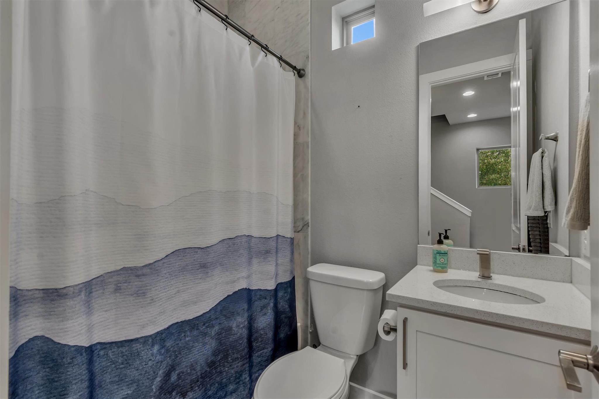 3010 E 18th 1/2 St #a Property Photo 15