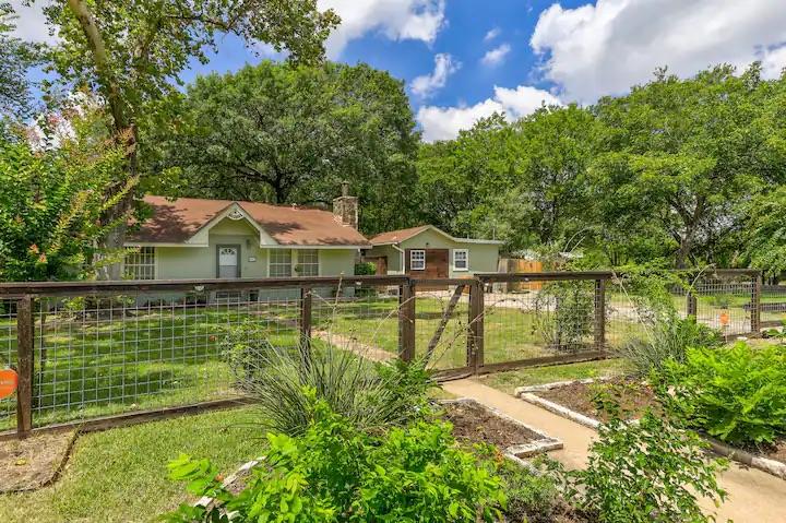 301 Pecan Dr #2 Property Photo 12