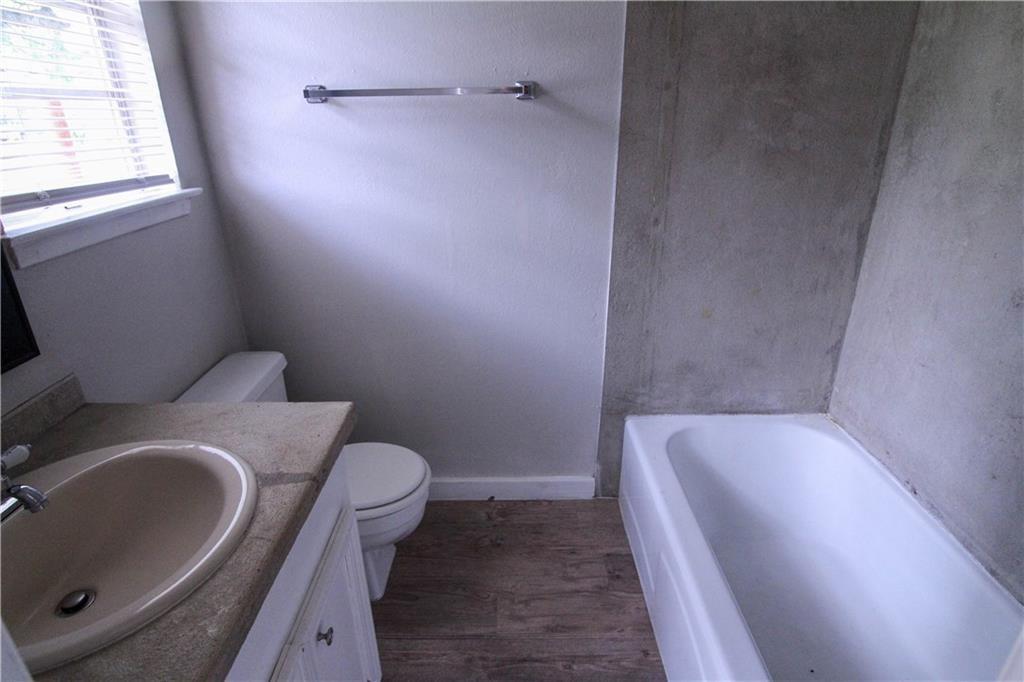 300 Franklin Blvd Property Photo 6