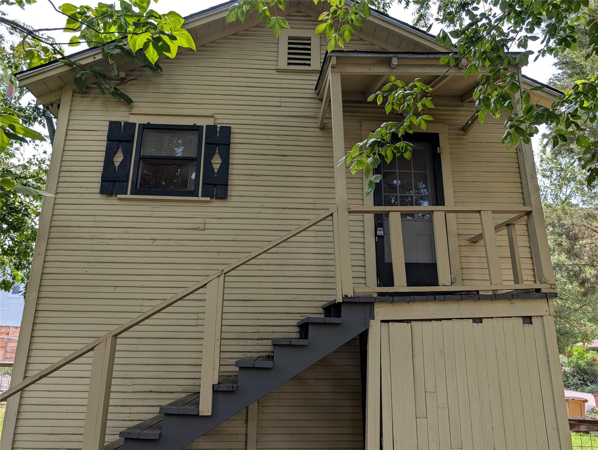 304 E 42nd St Property Photo 1