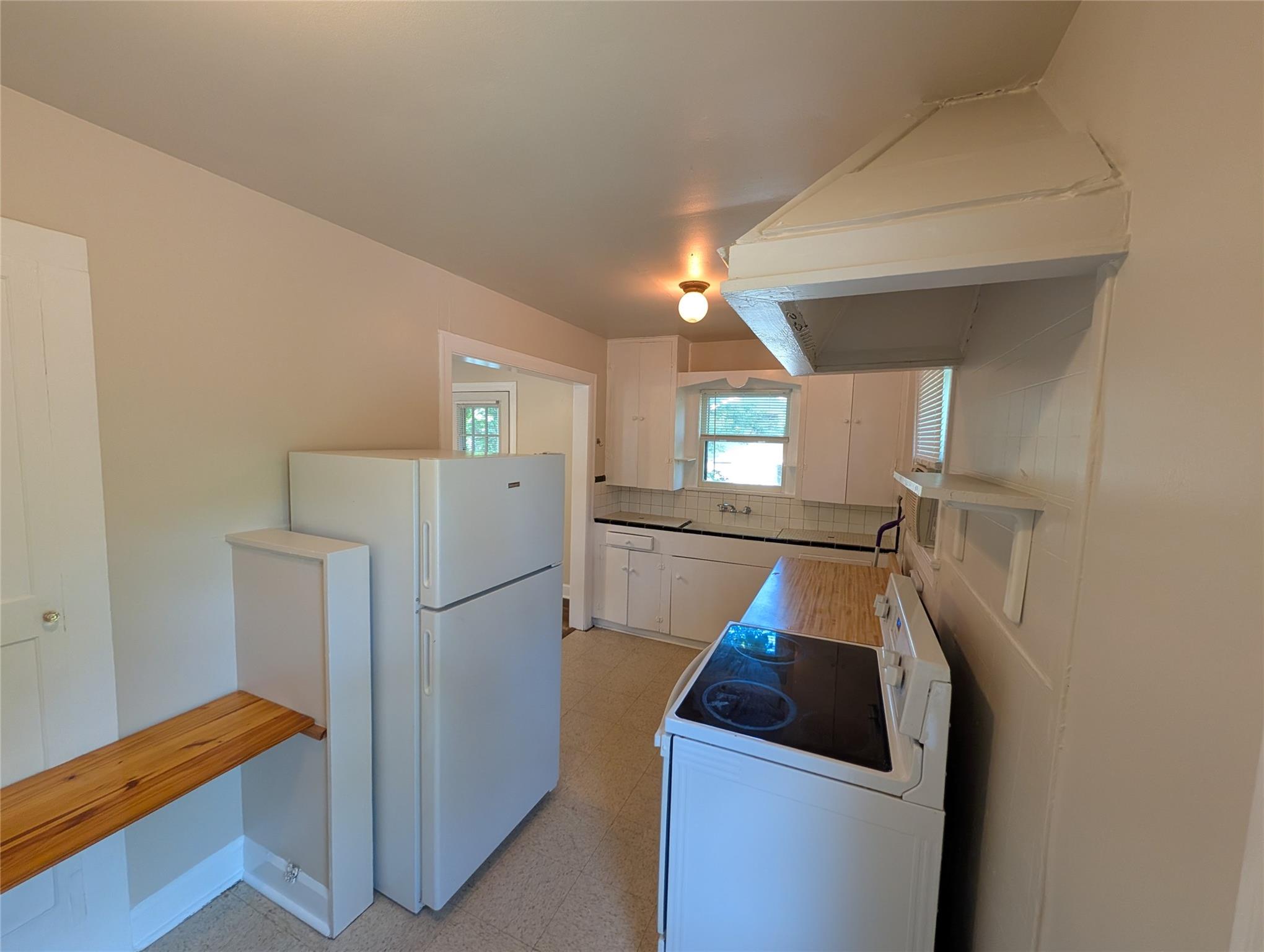 304 E 42nd St Property Photo 8