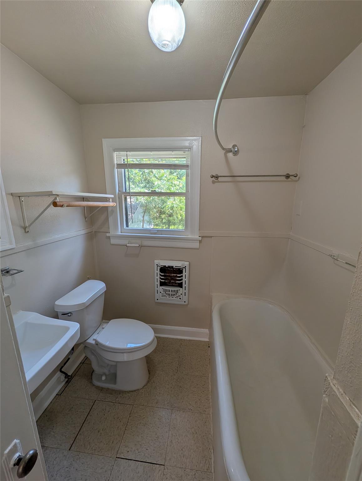 304 E 42nd St Property Photo 18