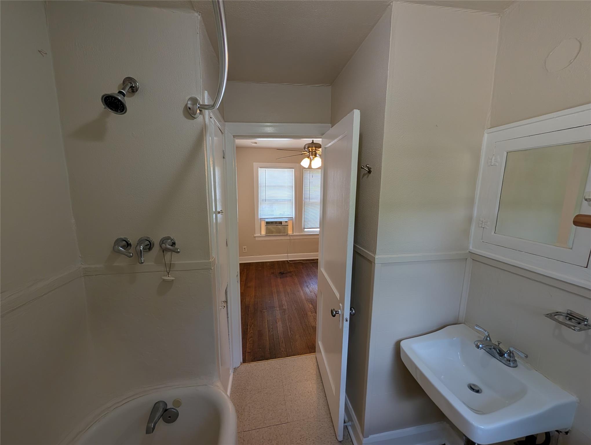 304 E 42nd St Property Photo 19