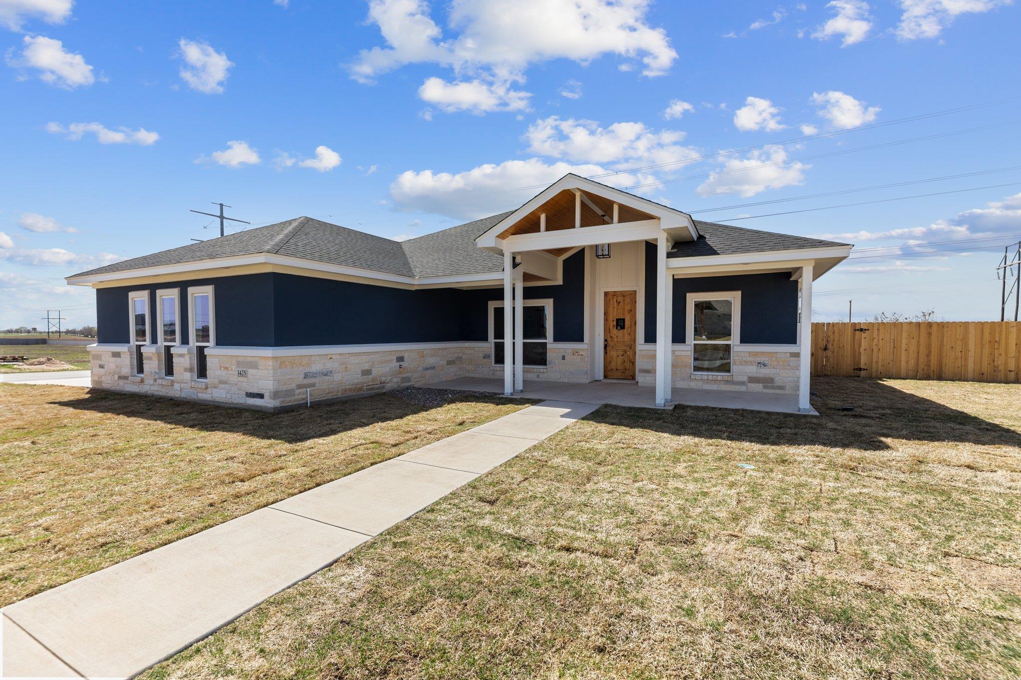 1425 King Ranch Rd Property Photo 1