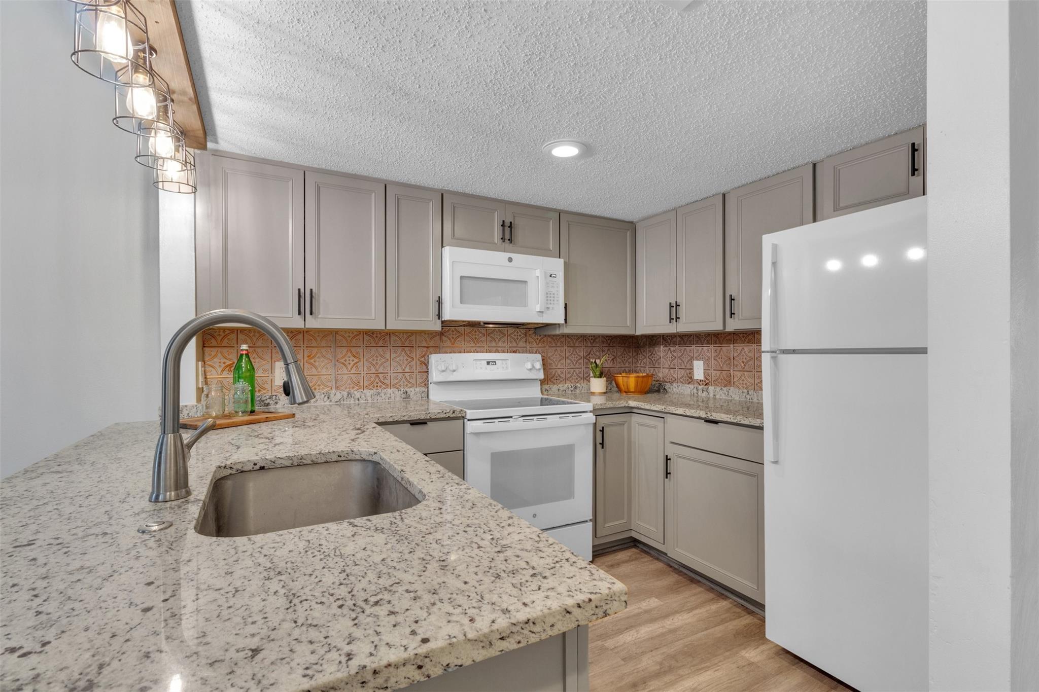 27 Marina Cir Property Photo 6