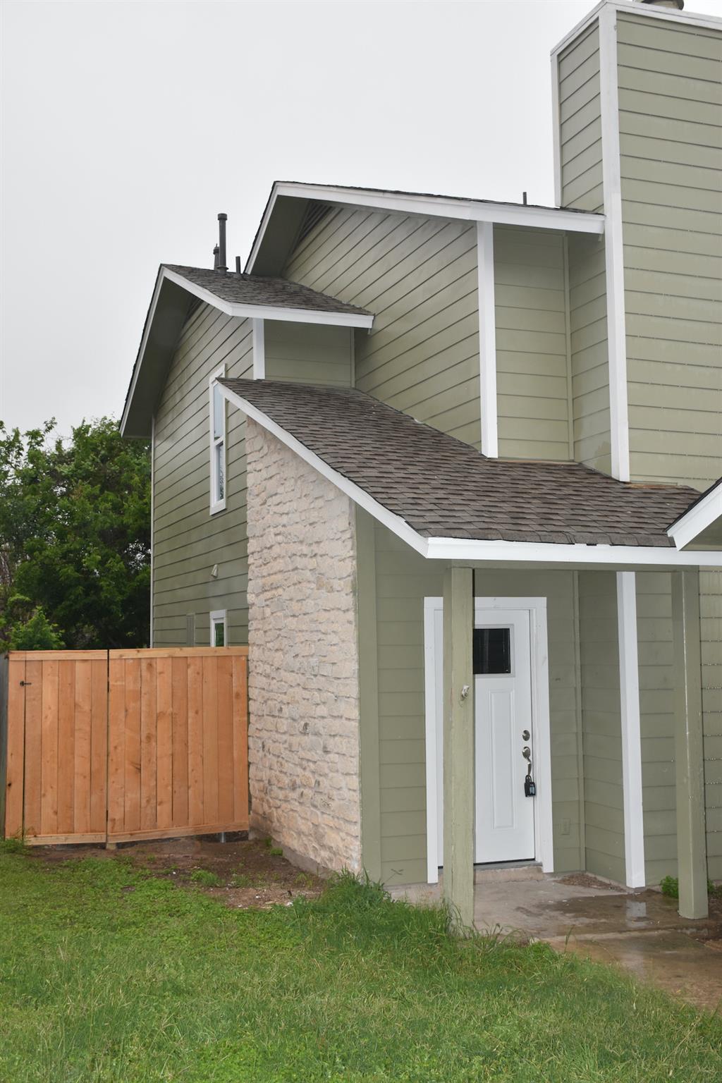 1814 Rawhide Loop Property Photo 1