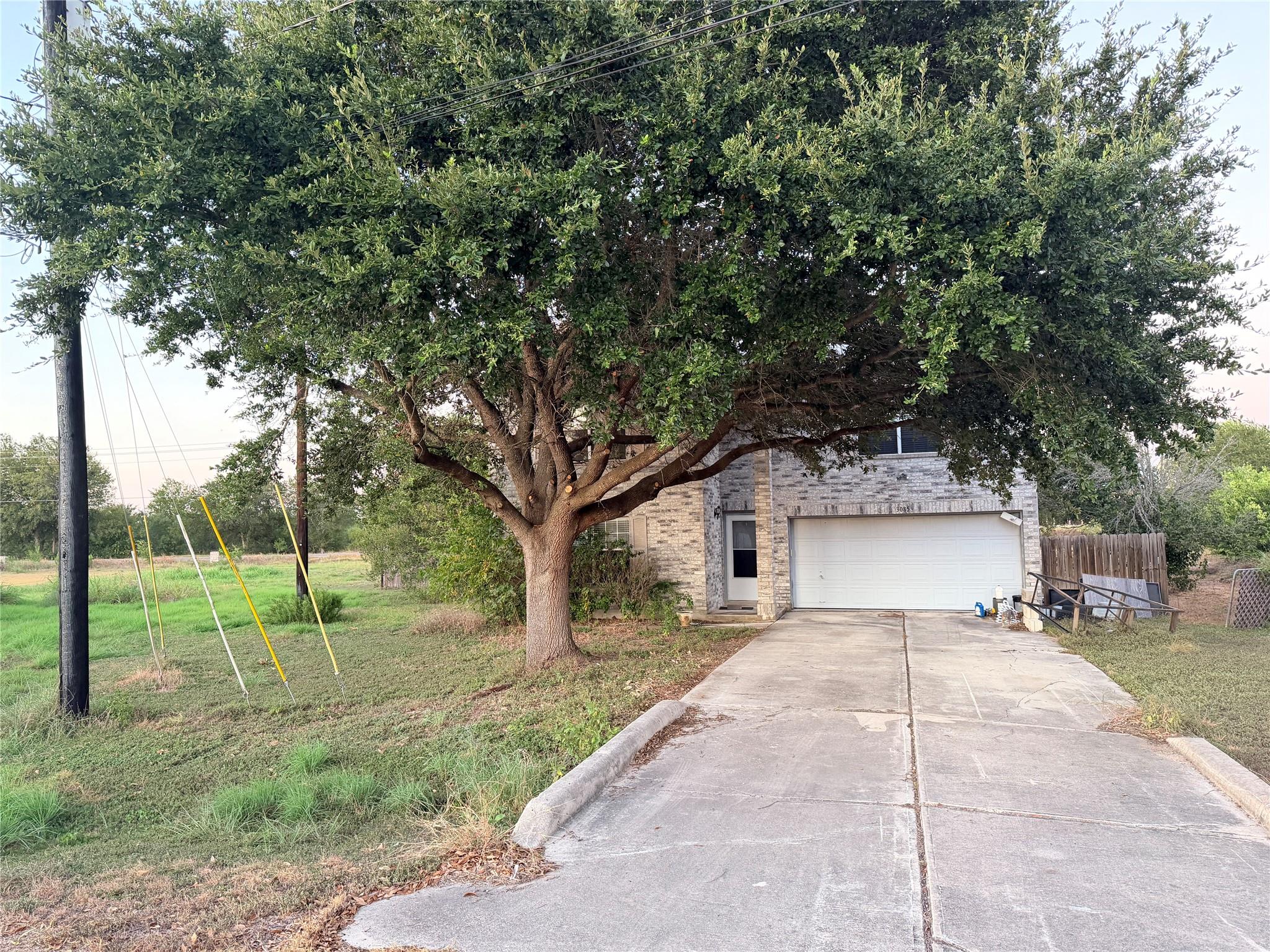 3085 Crestmont Ln Property Photo 2