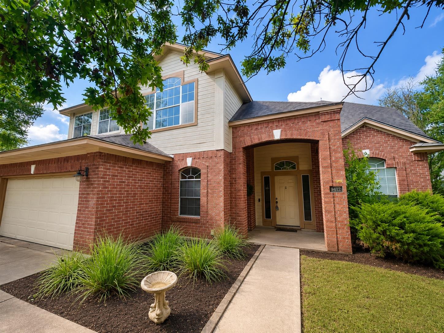 9412 Lightwood Cv Property Photo 3