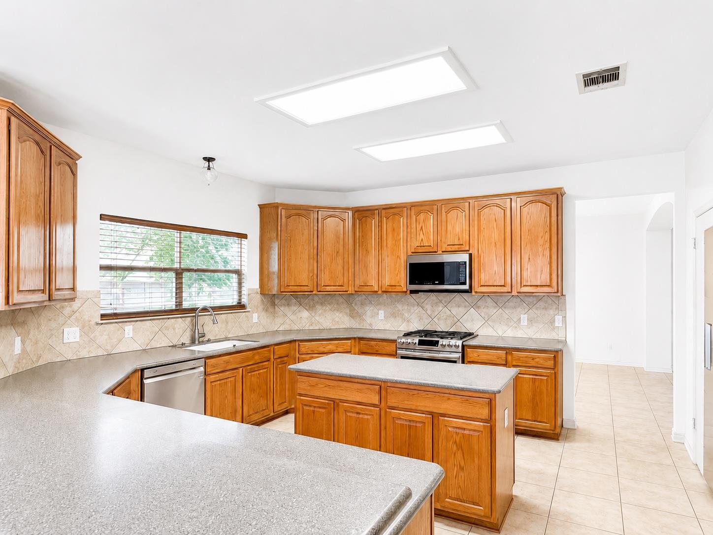9412 Lightwood Cv Property Photo 7