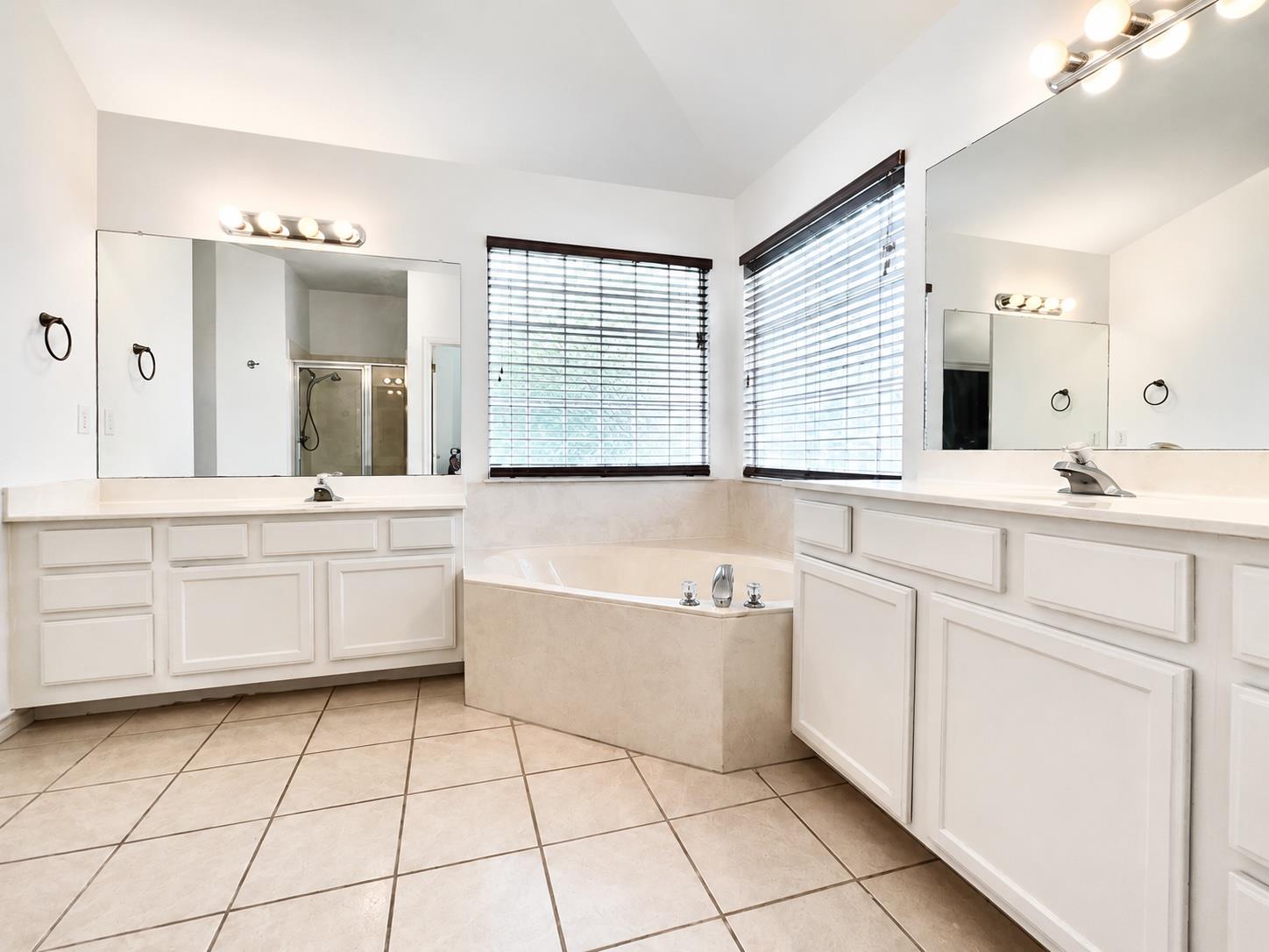 9412 Lightwood Cv Property Photo 10