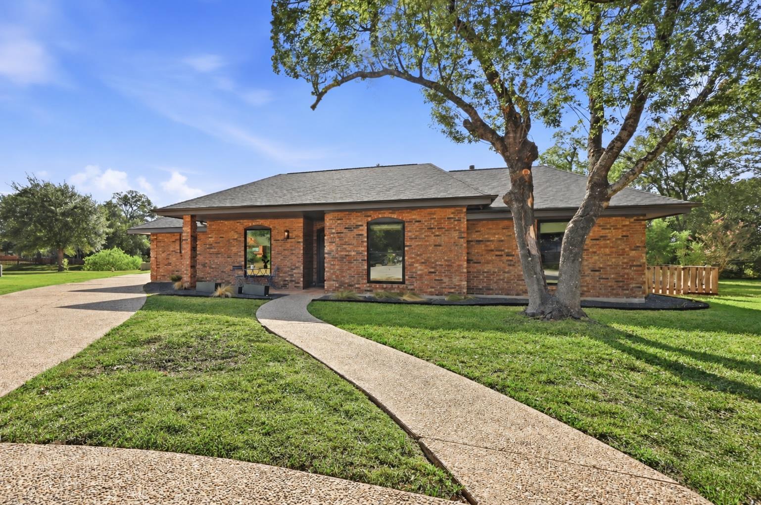 5000 Desert Oak Cir Property Photo 1