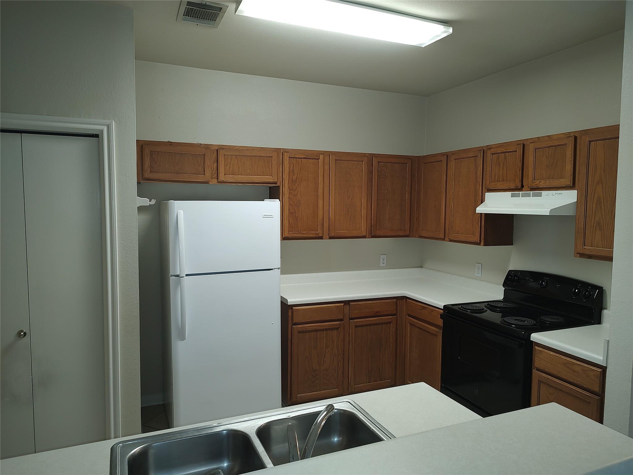 2206 S Bagdad Rd #b Property Photo 4