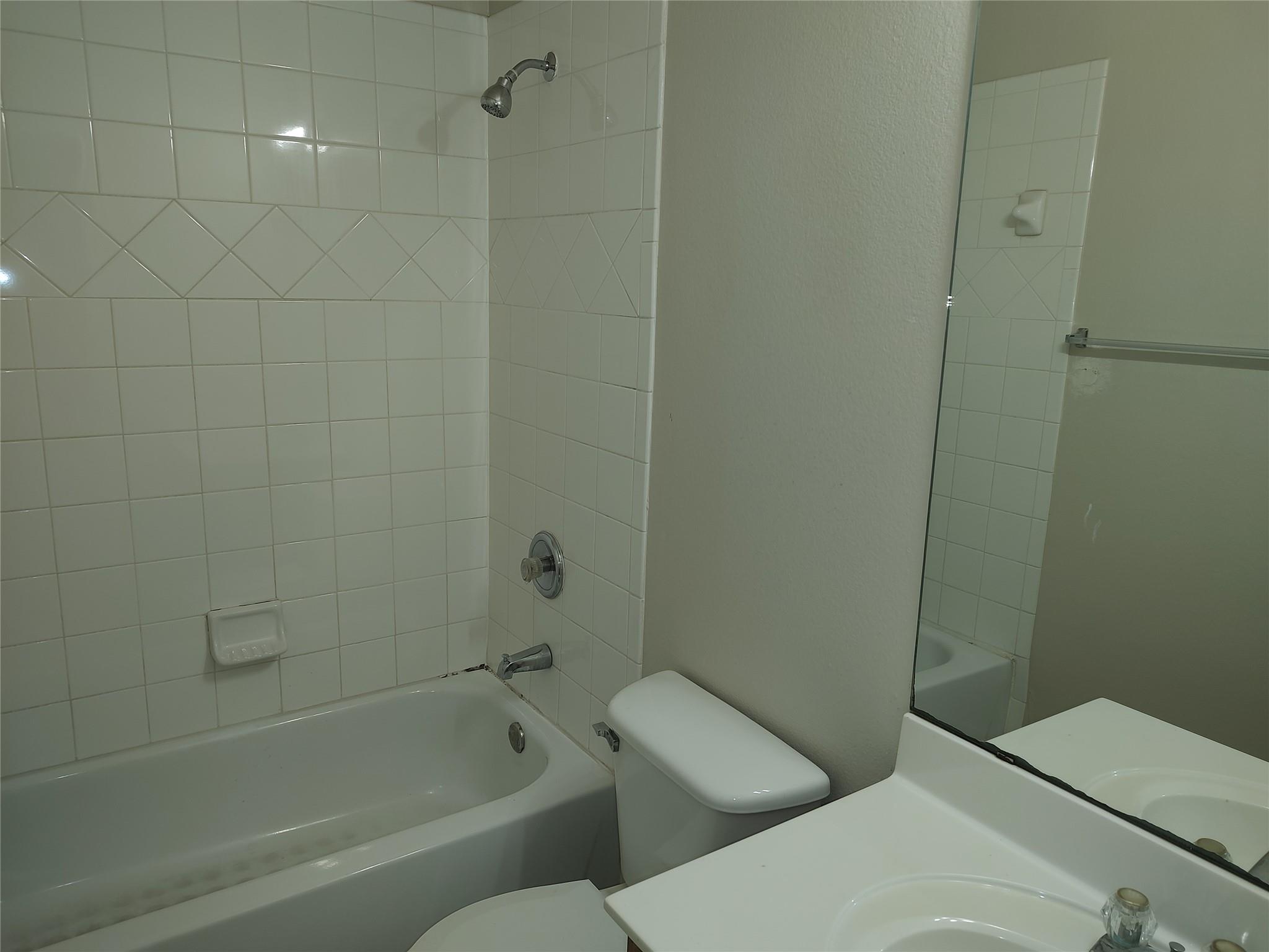 2206 S Bagdad Rd #b Property Photo 8
