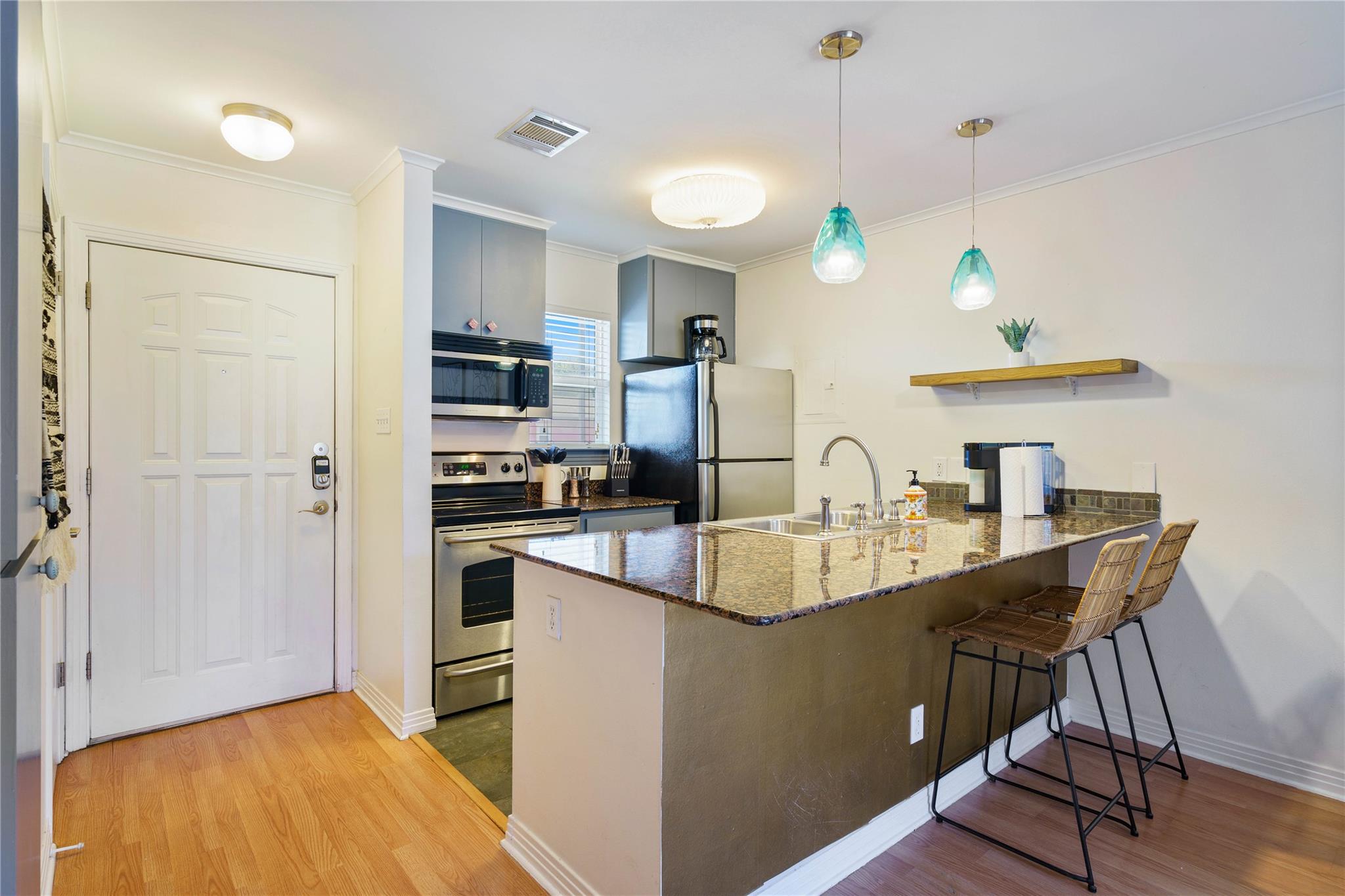 1422 Collier St #214 Property Photo 3