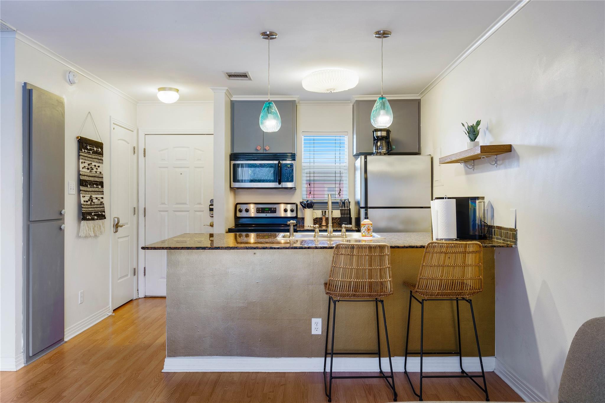 1422 Collier St #214 Property Photo 4