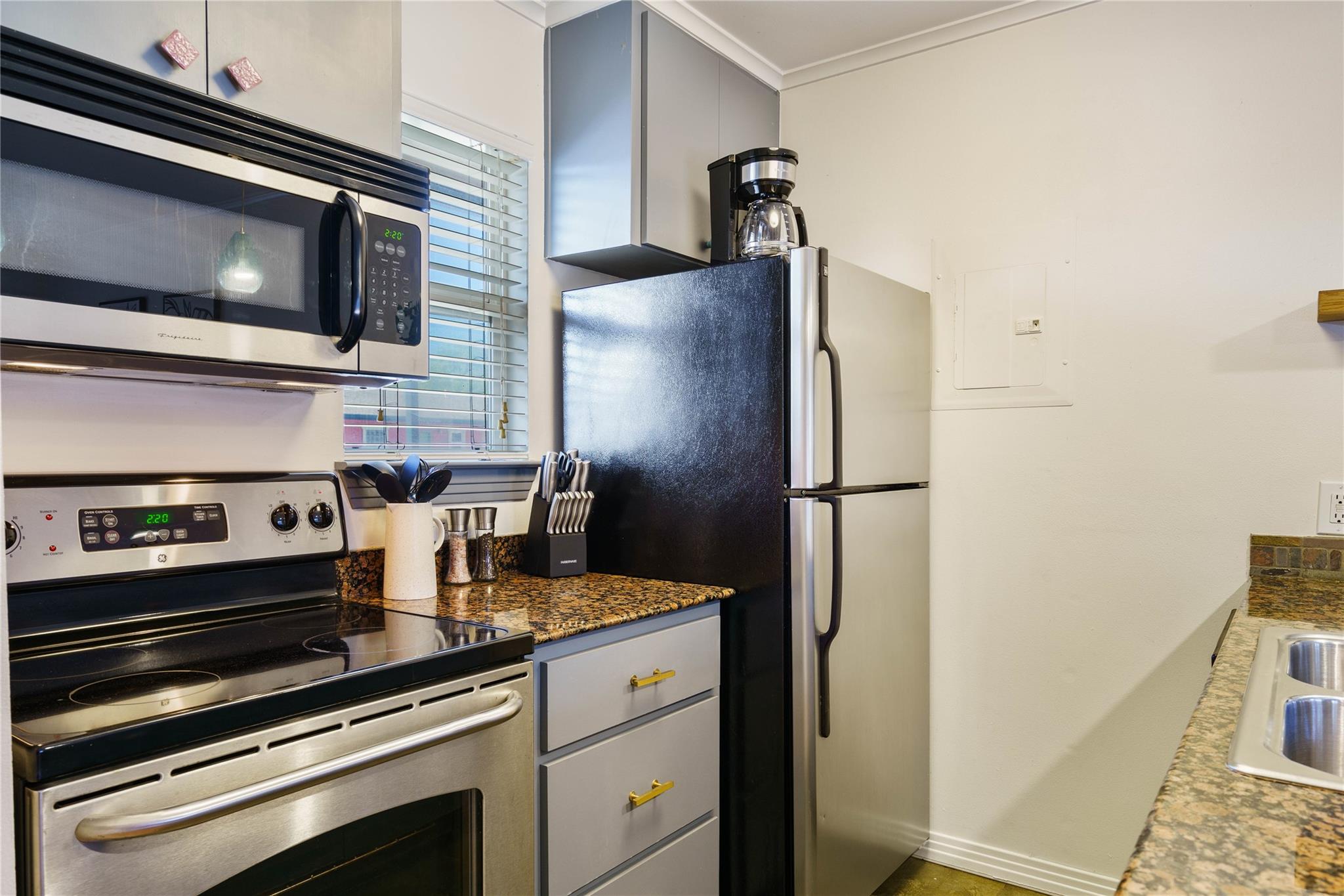 1422 Collier St #214 Property Photo 5