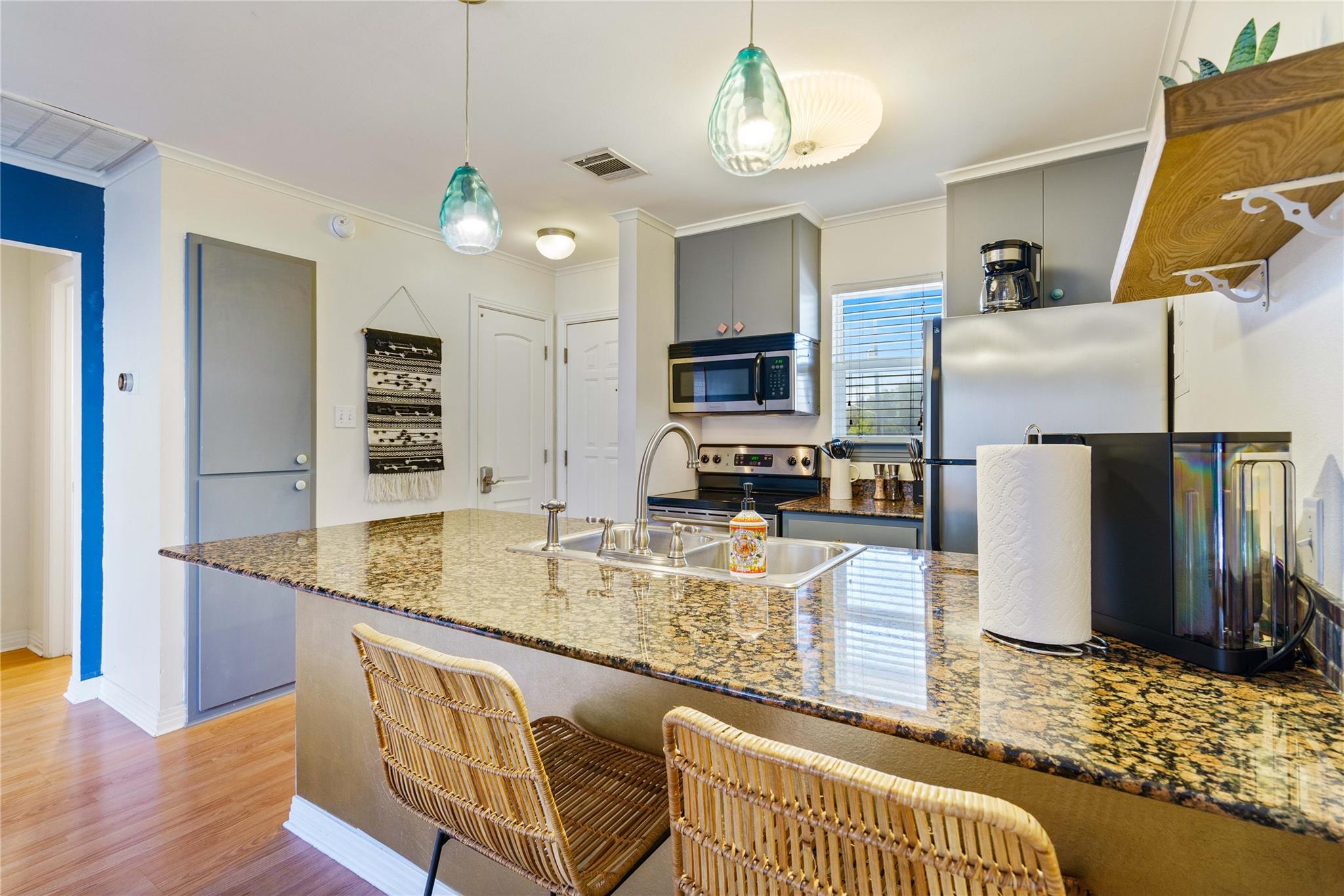 1422 Collier St #214 Property Photo 6