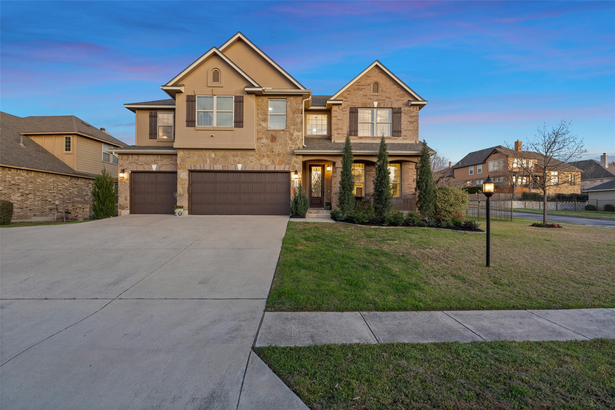 302 Bellagio Dr Property Photo