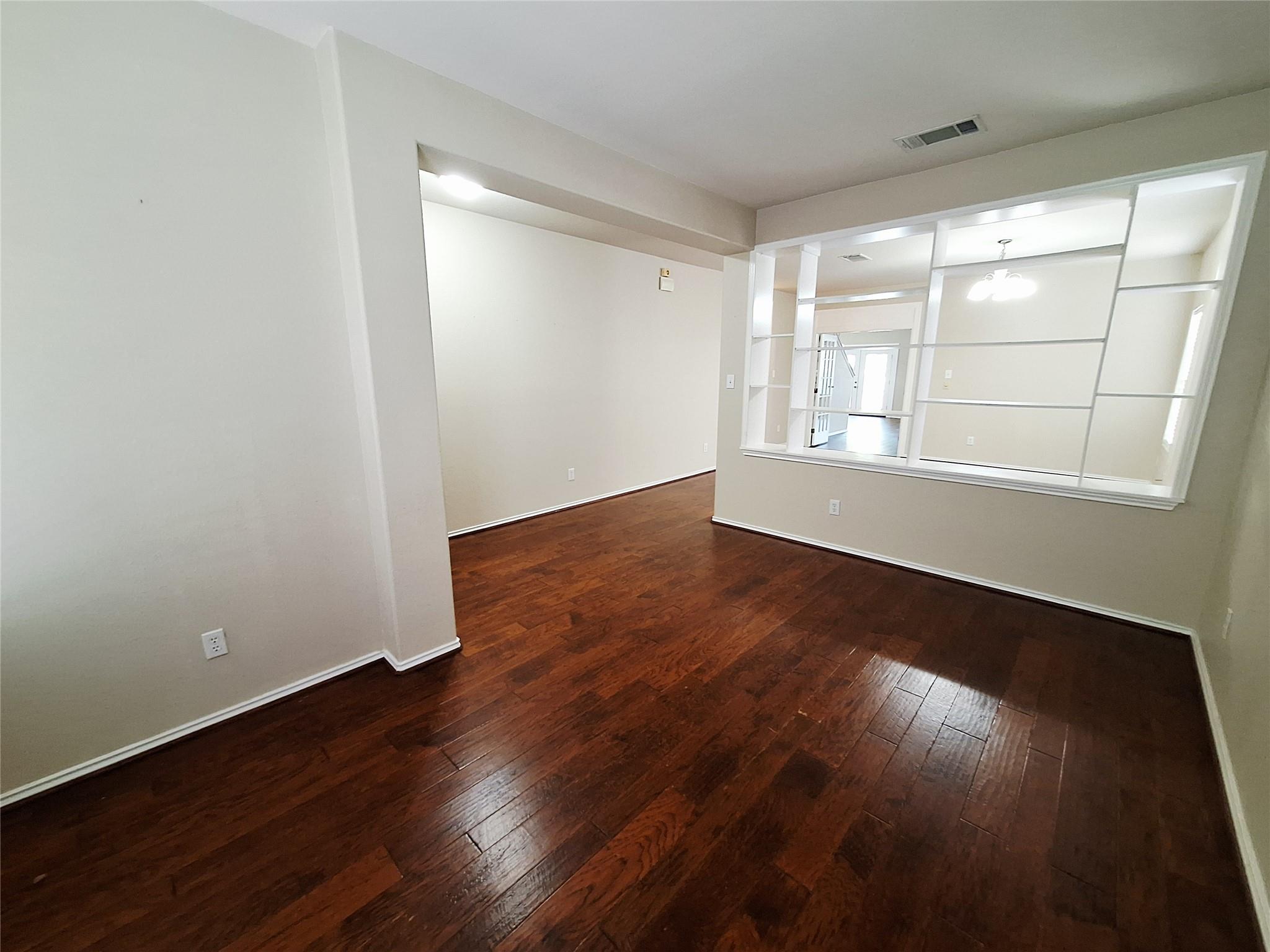 407 W South St Property Photo 5