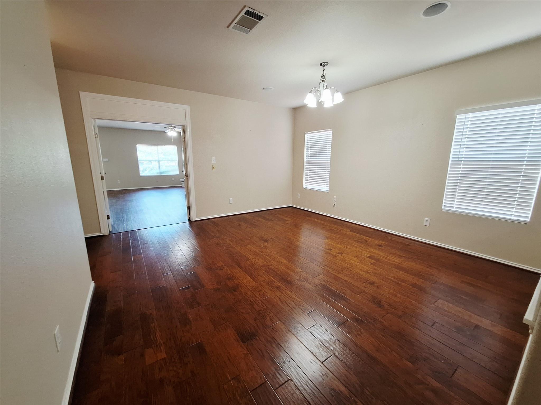 407 W South St Property Photo 6
