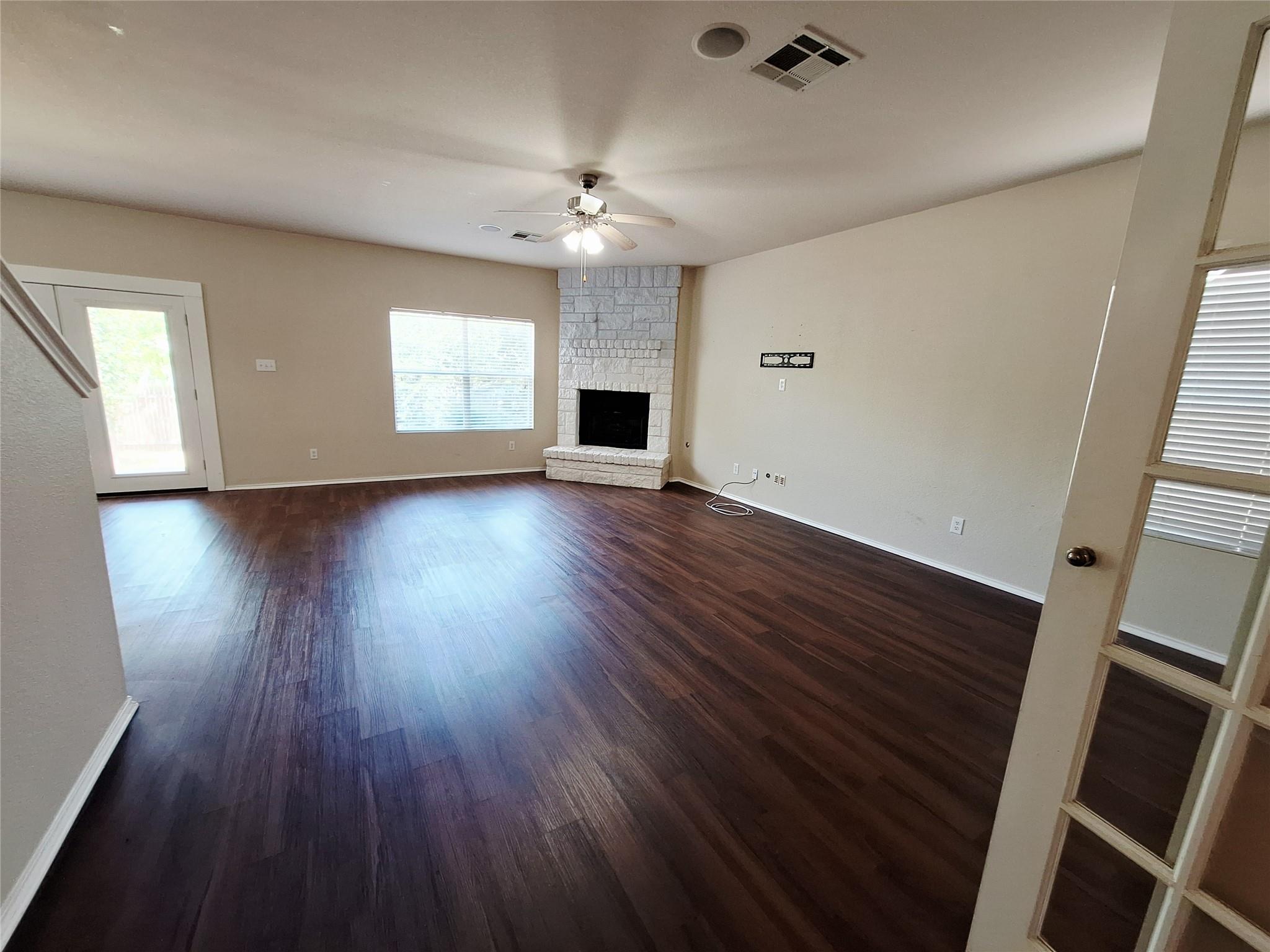 407 W South St Property Photo 8