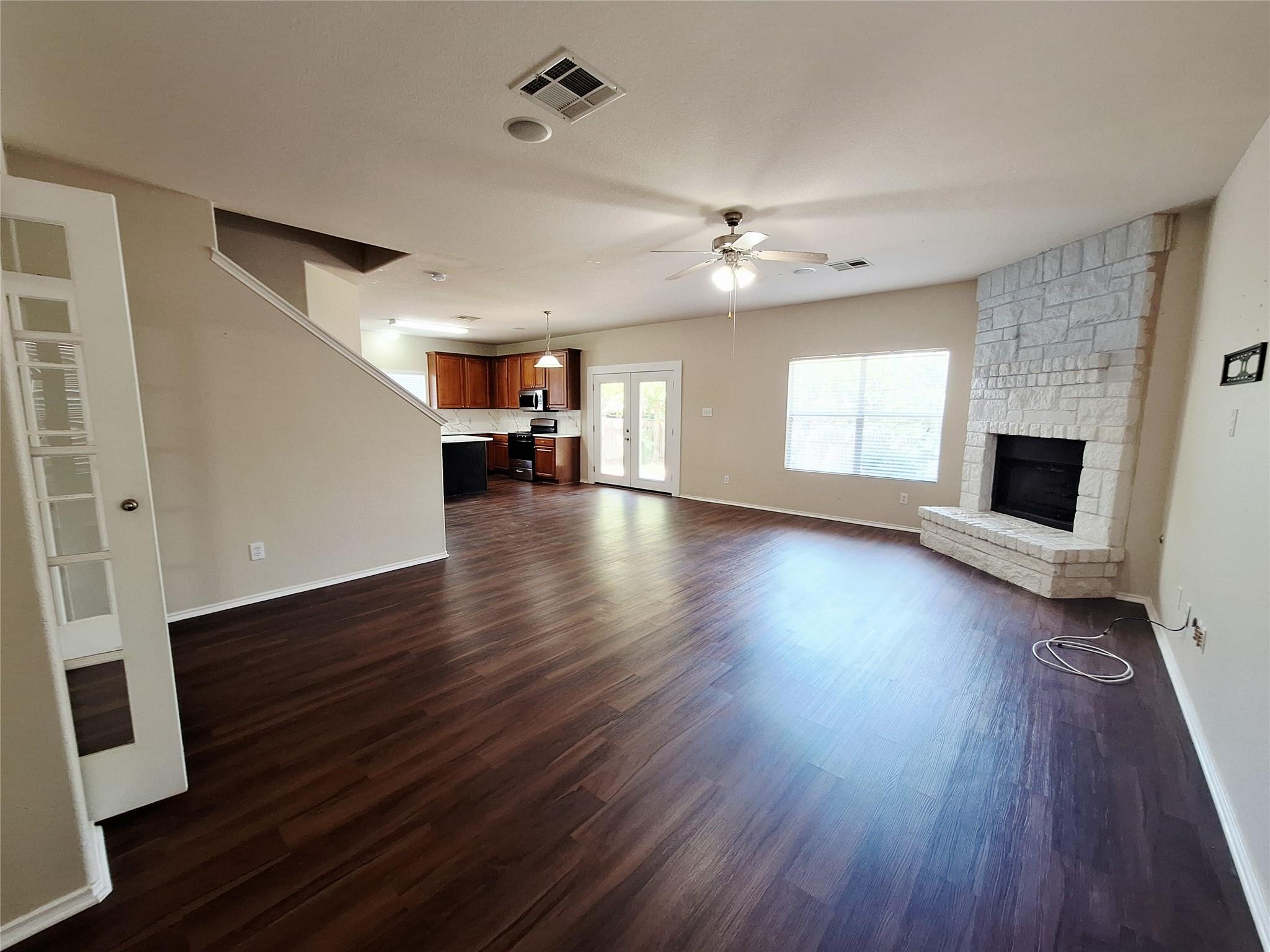 407 W South St Property Photo 9