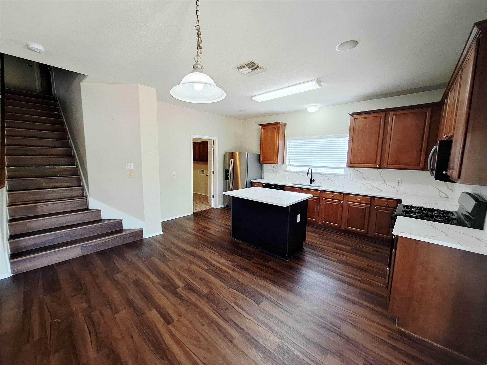 407 W South St Property Photo 11