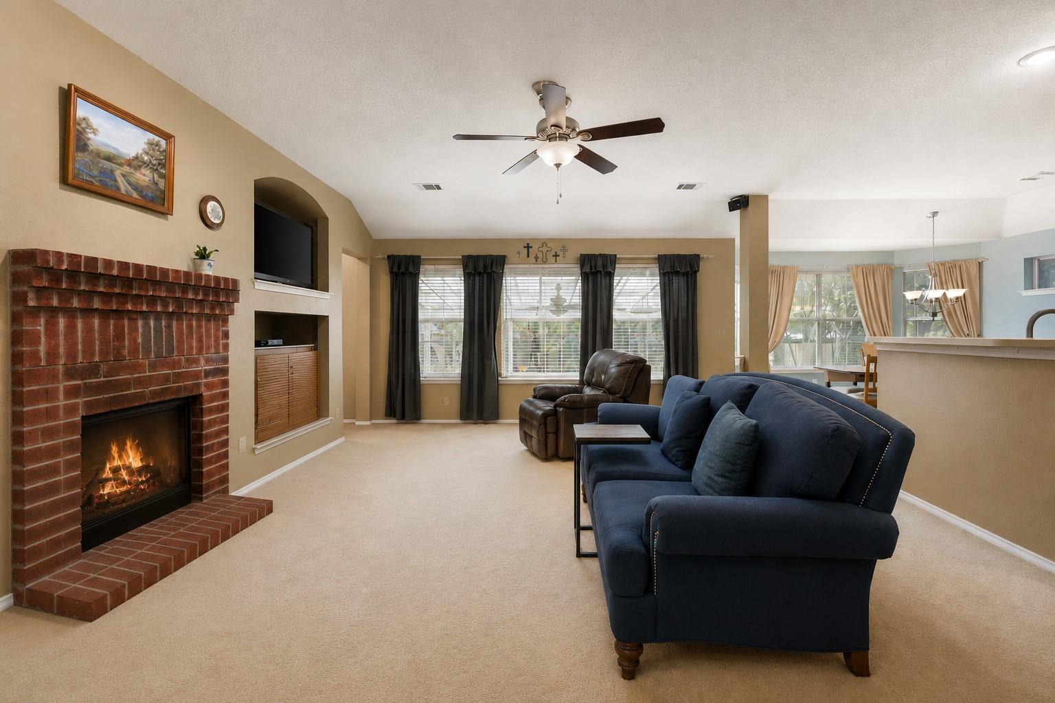 810 Hilltop Dr Property Photo 3