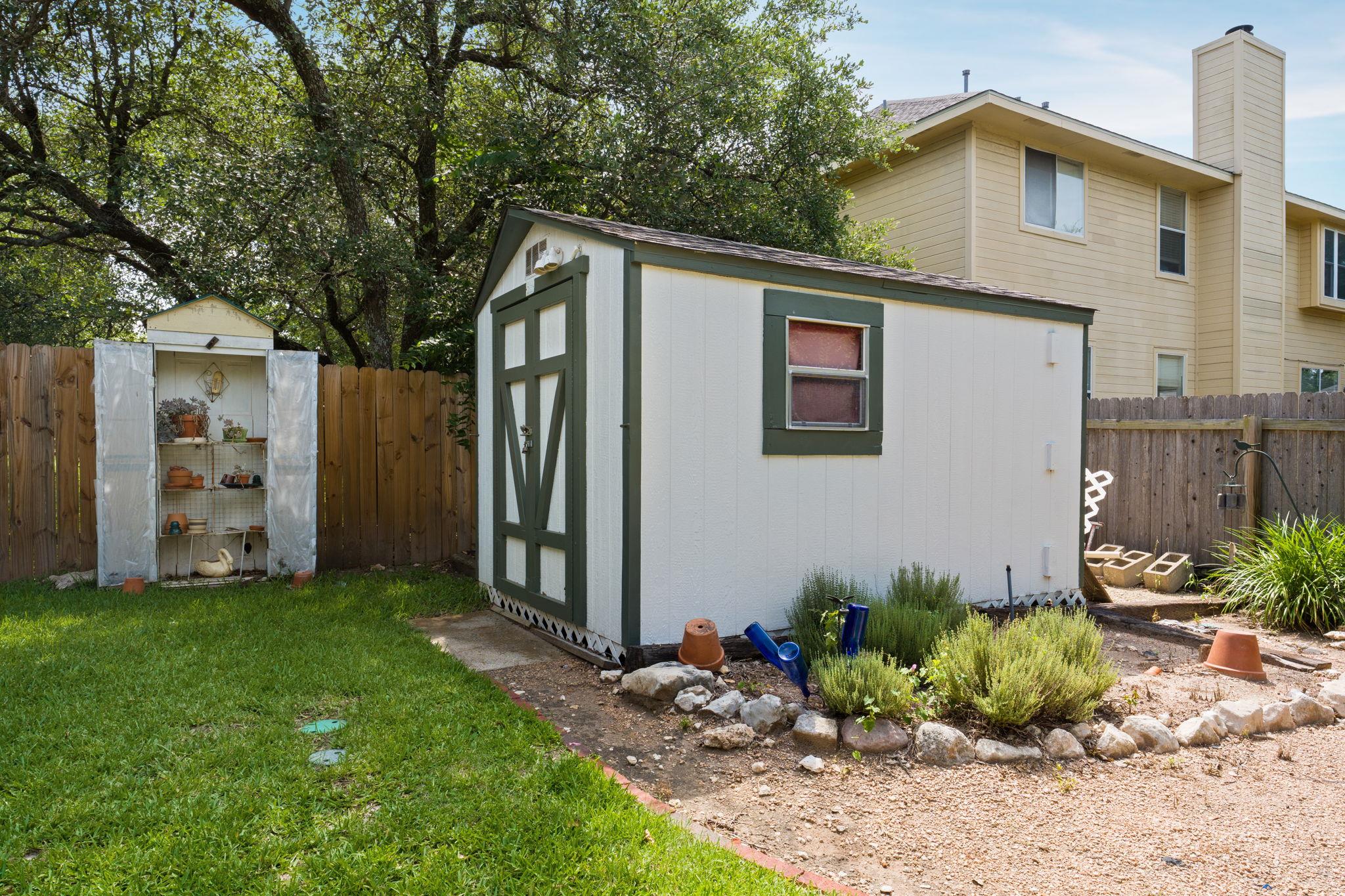 810 Hilltop Dr Property Photo 12
