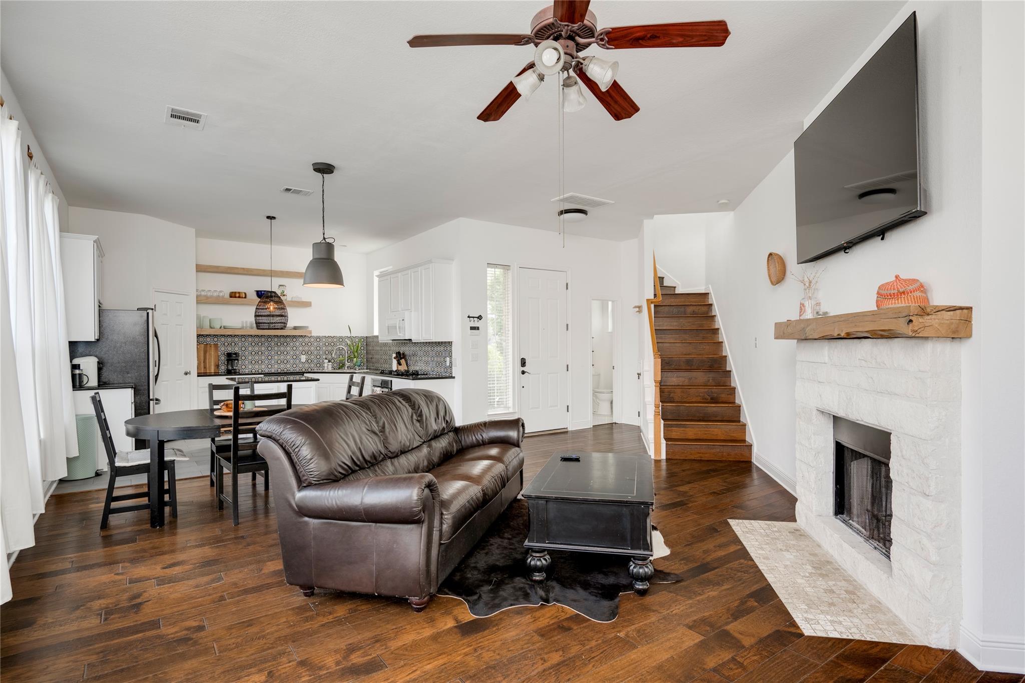 1802 Village Oak Ct Property Photo 7