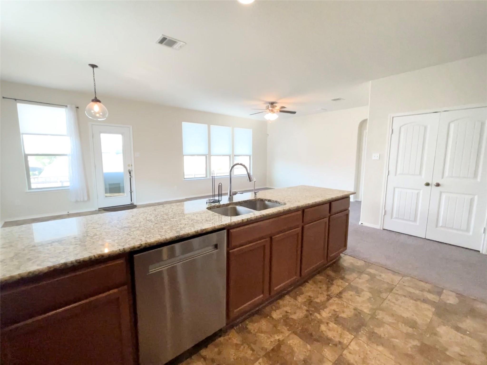213 Connor Elkins Dr Property Photo 3