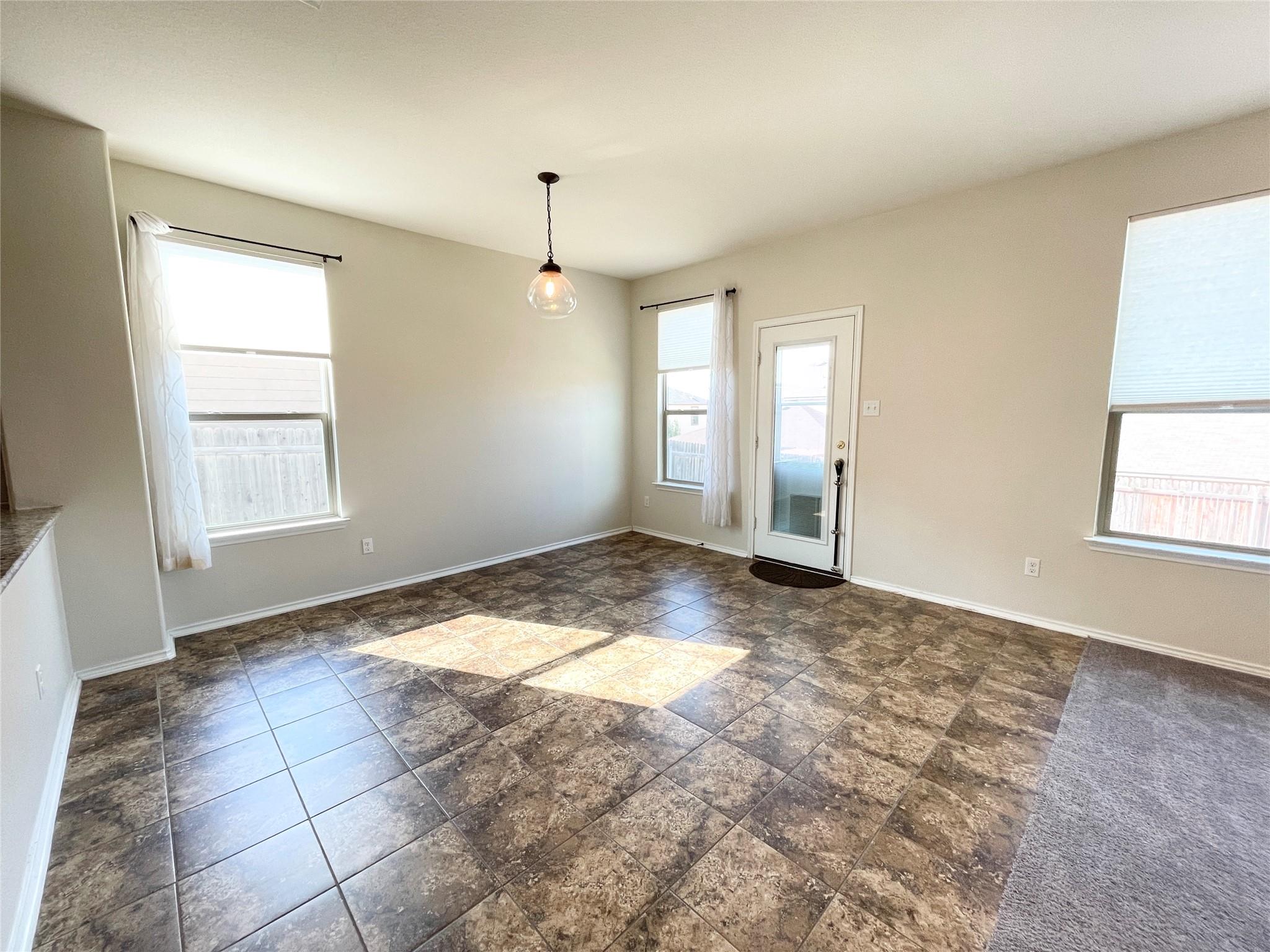 213 Connor Elkins Dr Property Photo 6