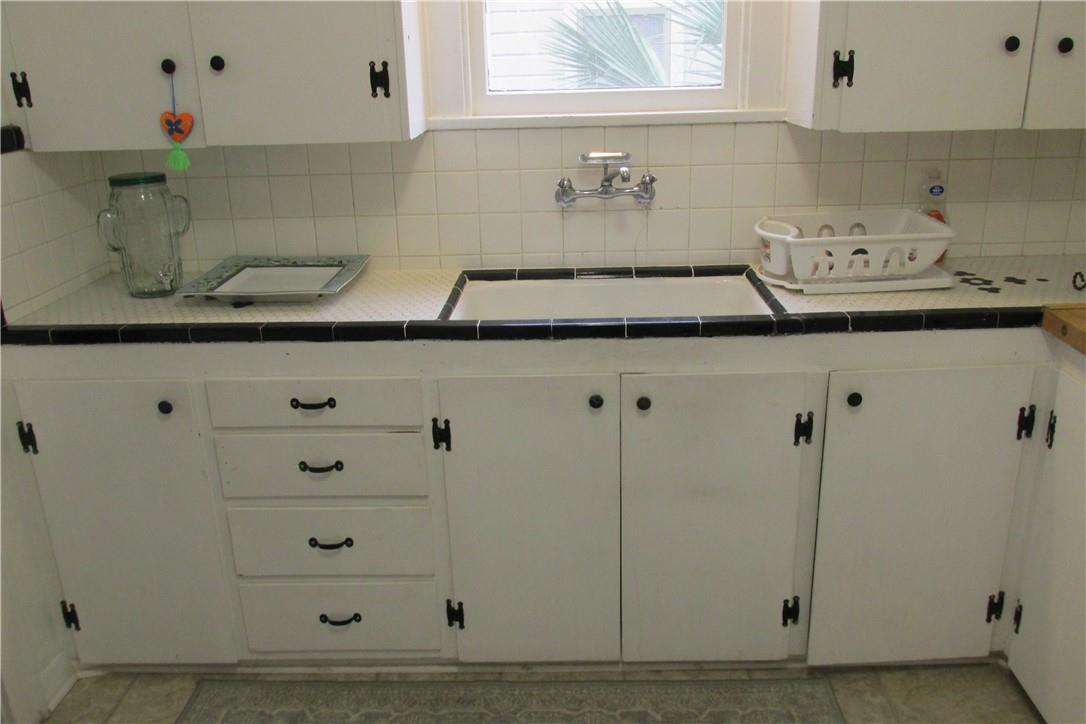 4811 Red River St Property Photo 6