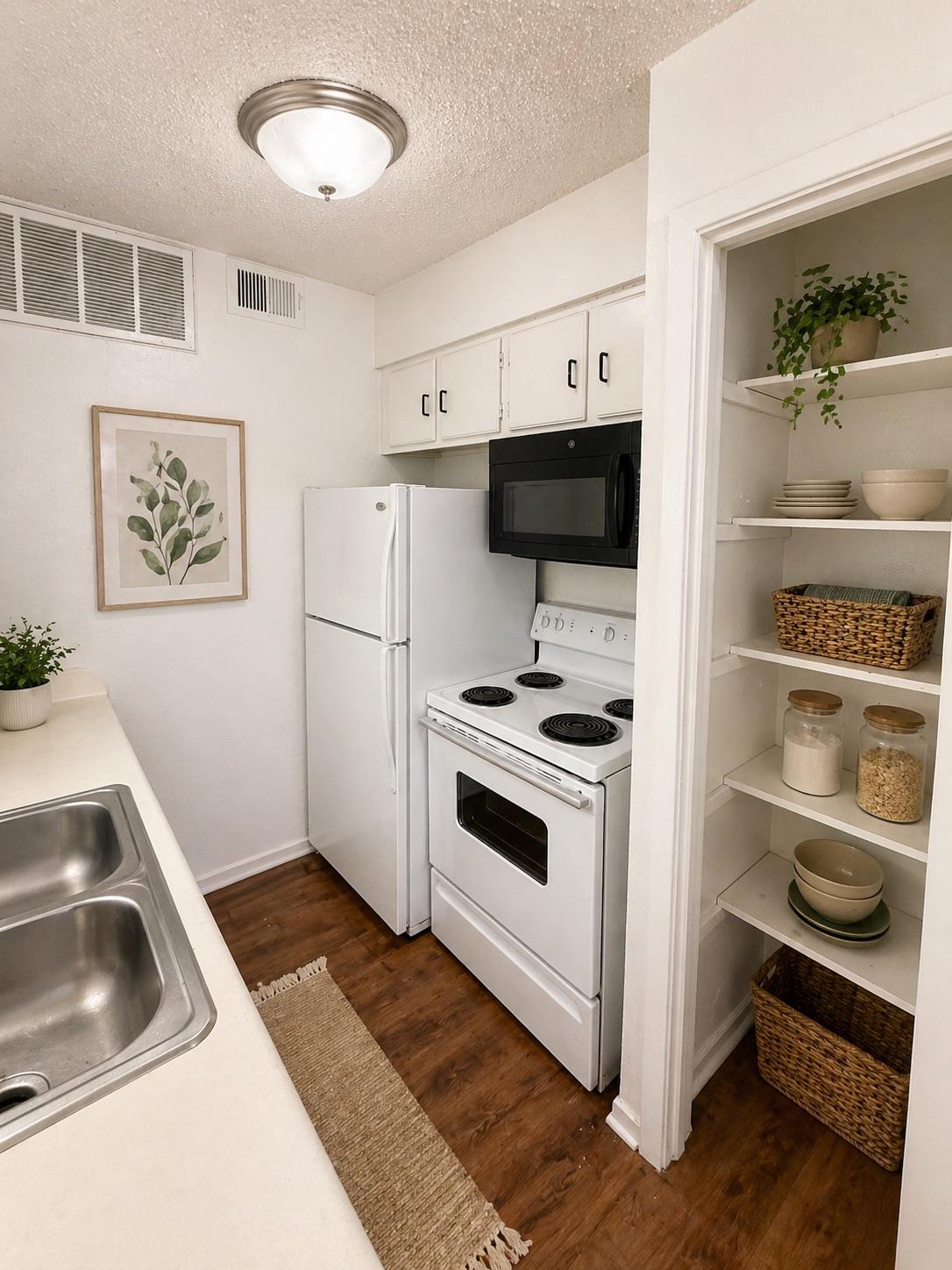 2704 Salado St #103 Property Photo 3