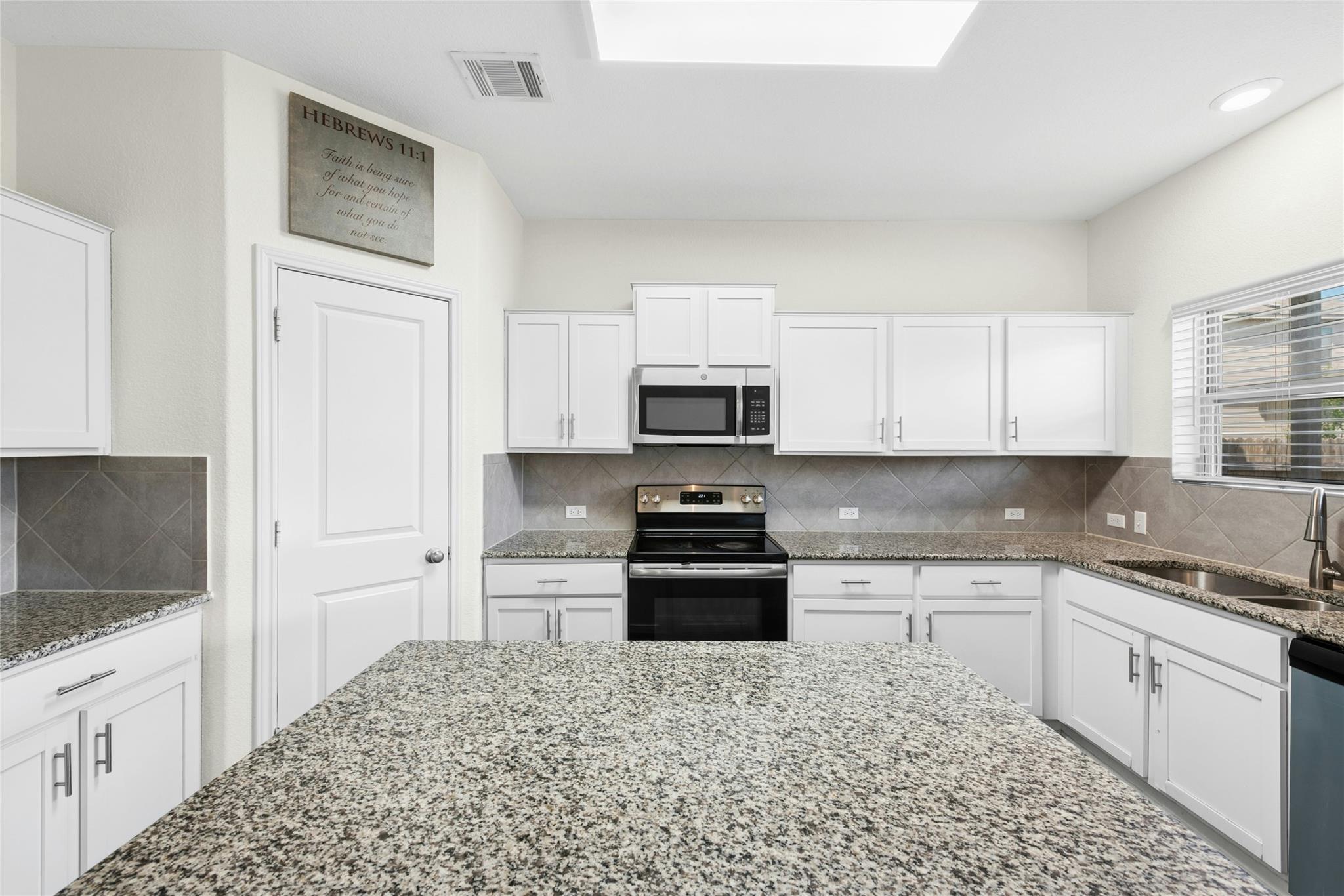 513 Circle Way Property Photo 16