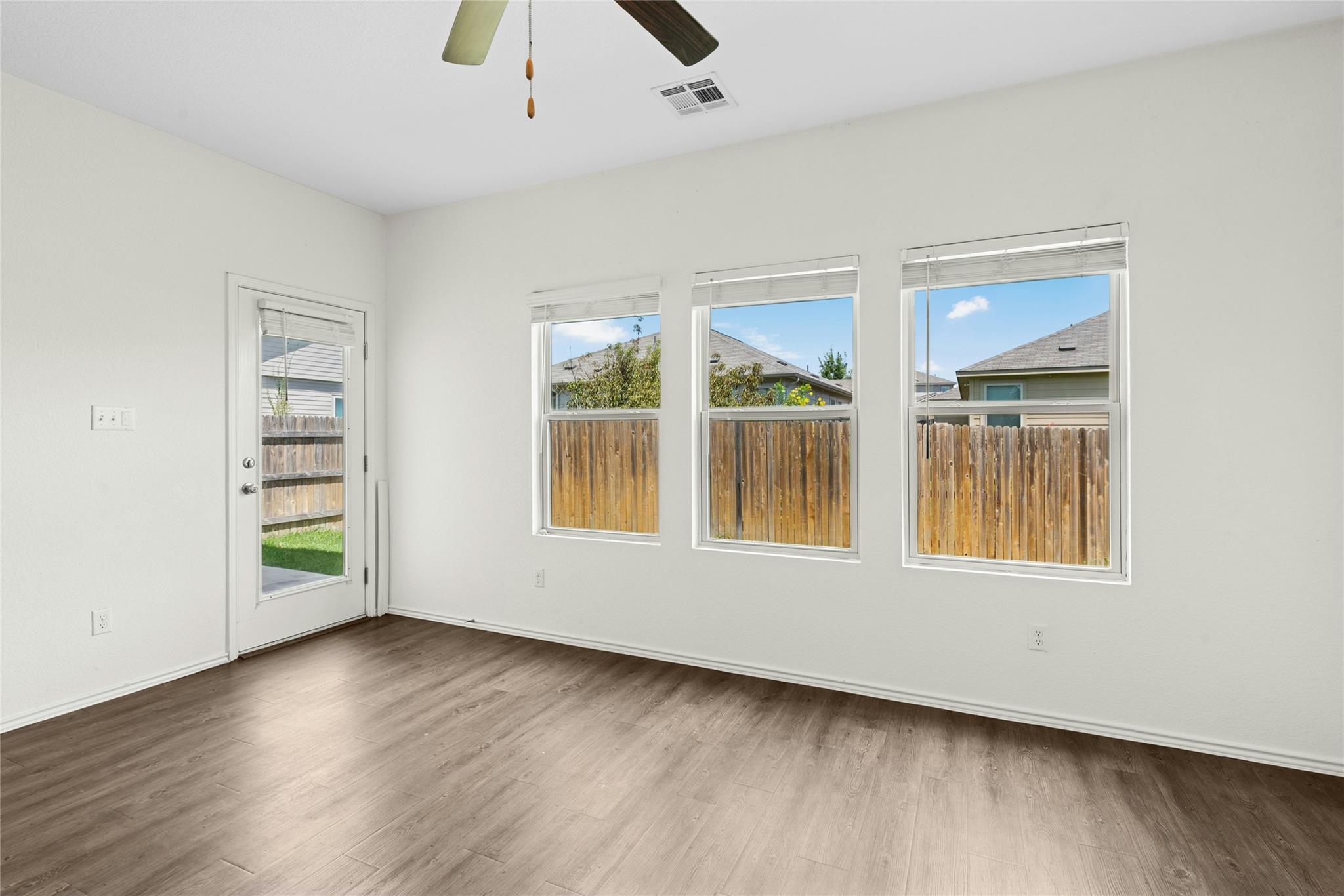 513 Circle Way Property Photo 17