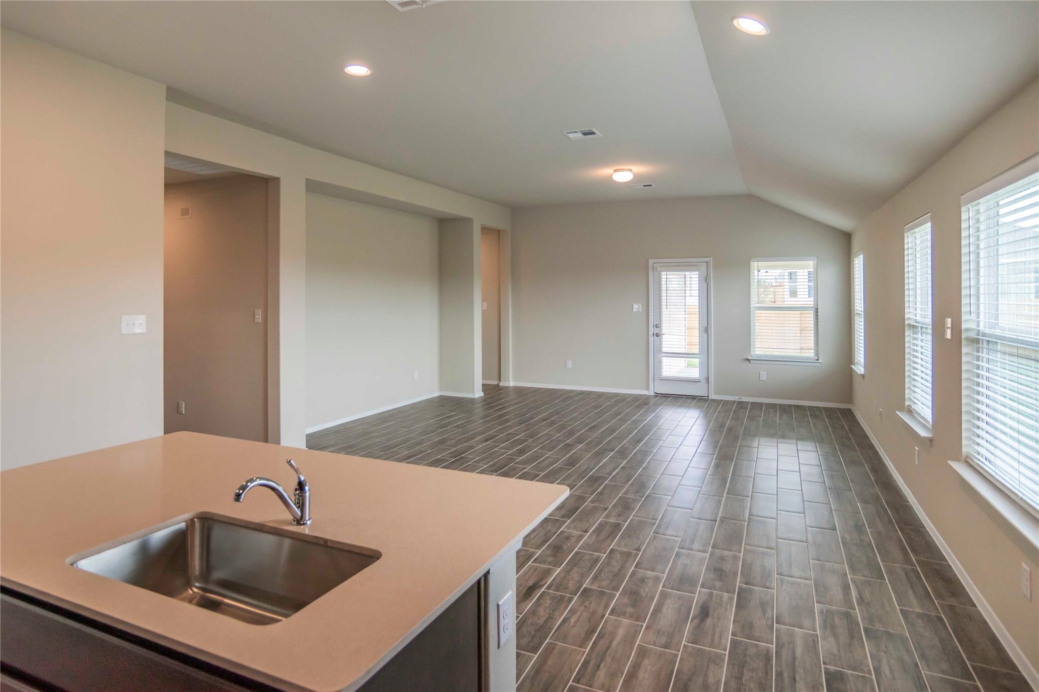 204 Rollingwood Dr Property Photo 4