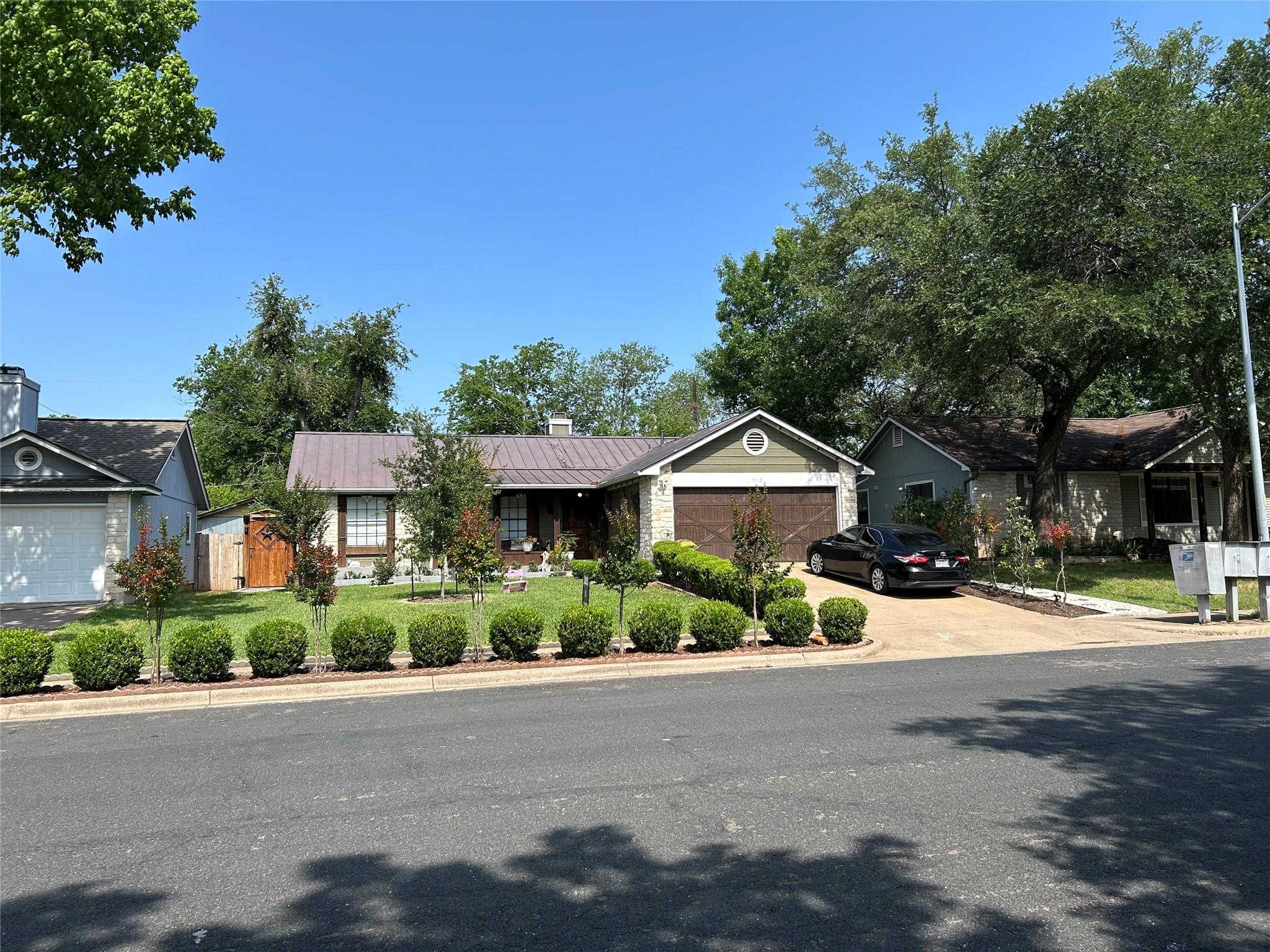 9112 United Kingdom Dr Property Photo