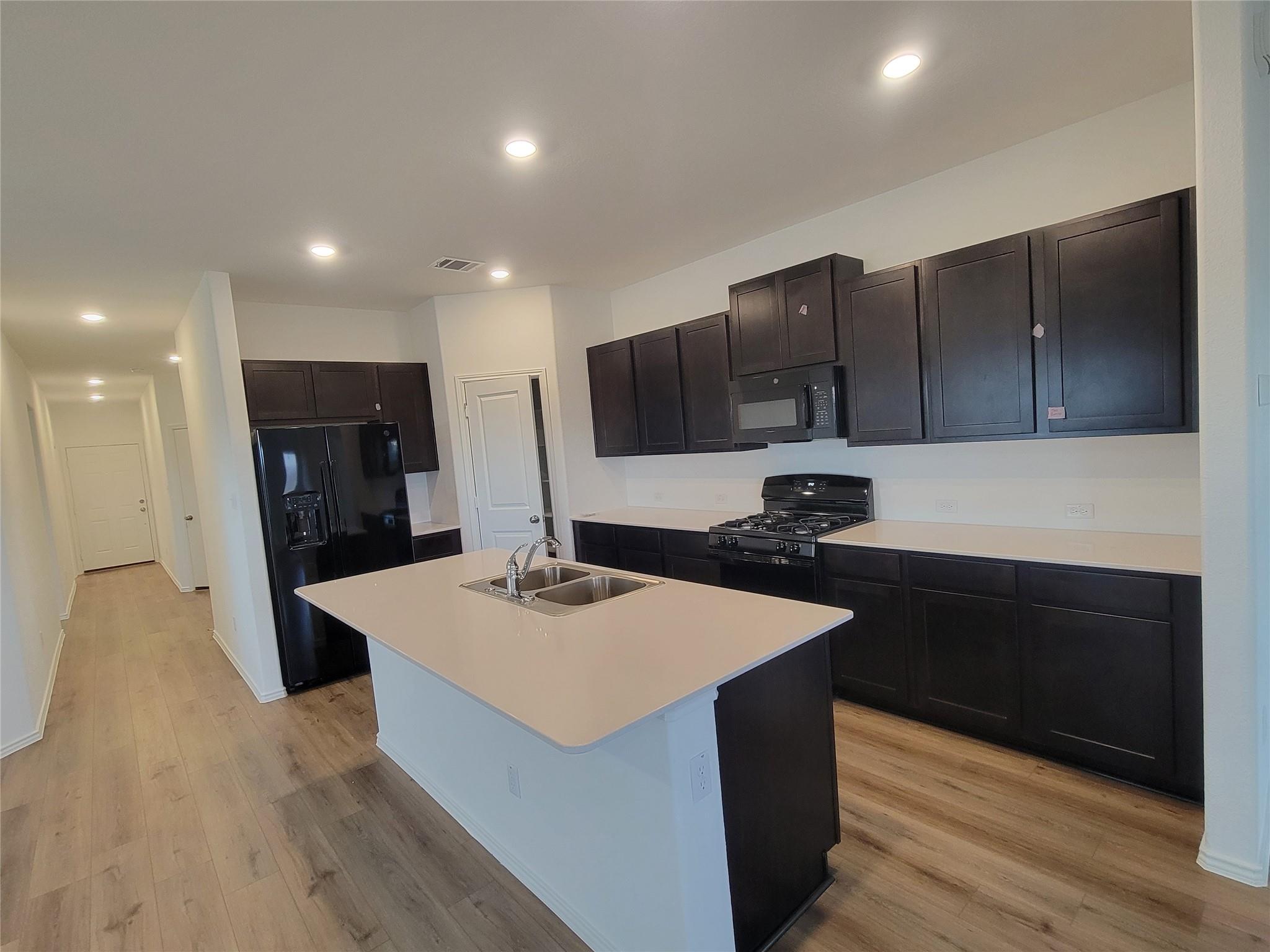 634 Waterway Ave Property Photo 8