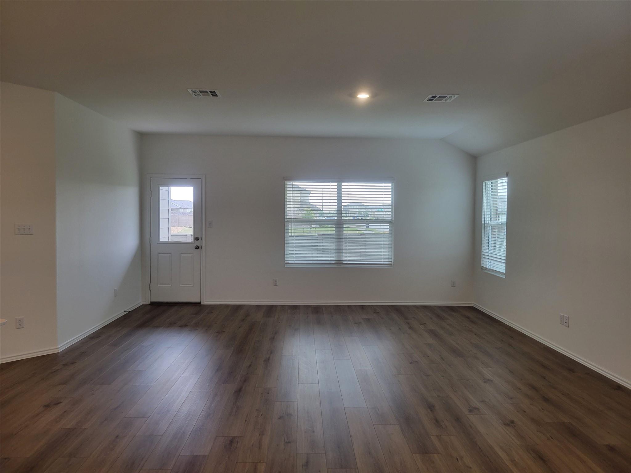 634 Waterway Ave Property Photo 9