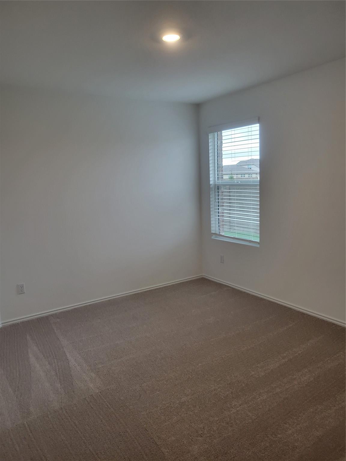 634 Waterway Ave Property Photo 13