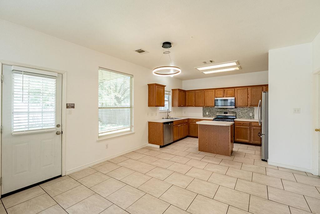 1016 Tom Seaver Pl Property Photo 5