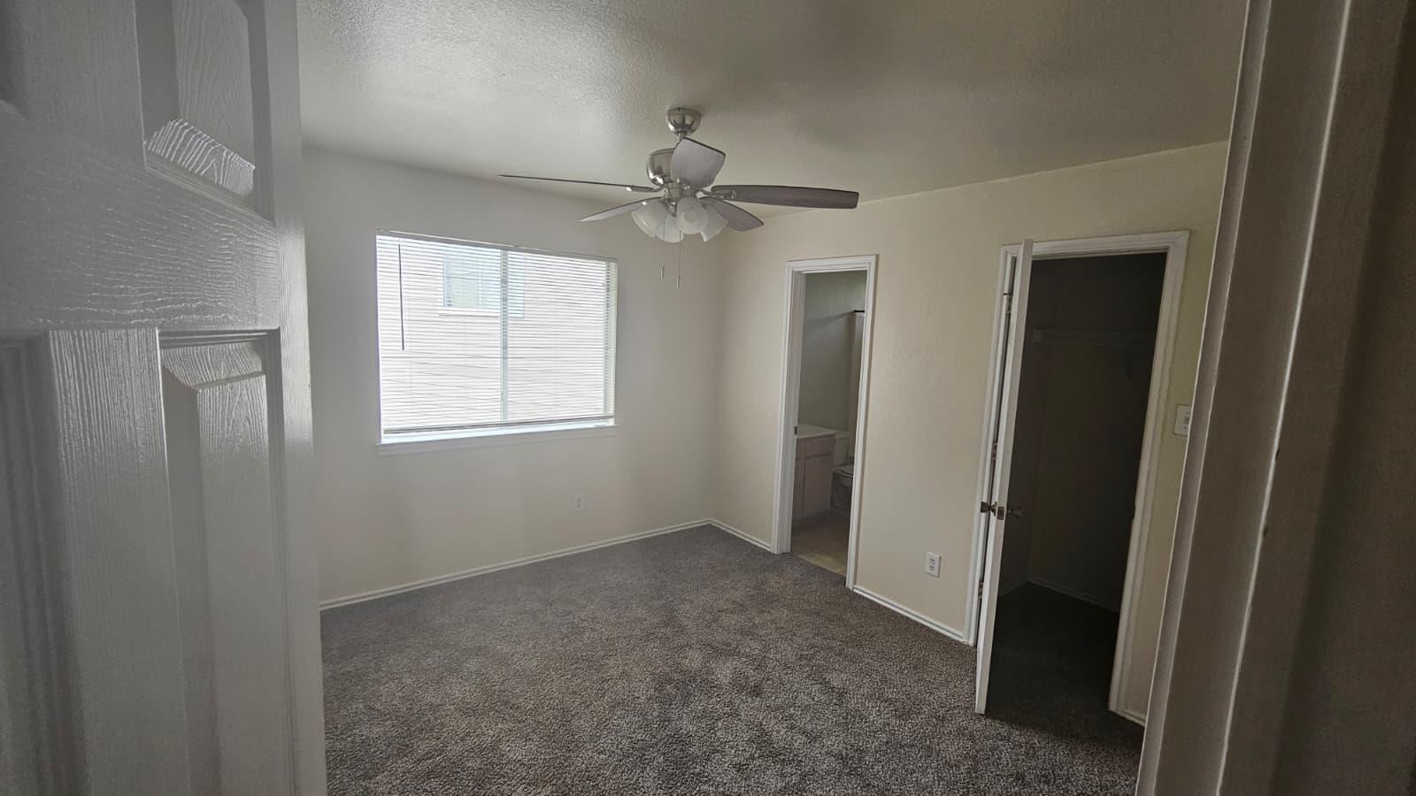 844-846 Sagewood Trl Property Photo 6