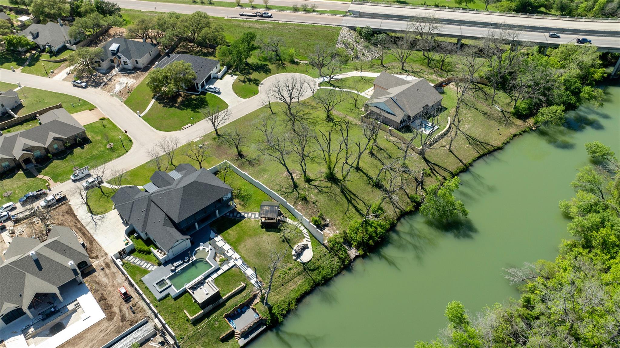 1015 Rivers Edge Dr Property Photo 3