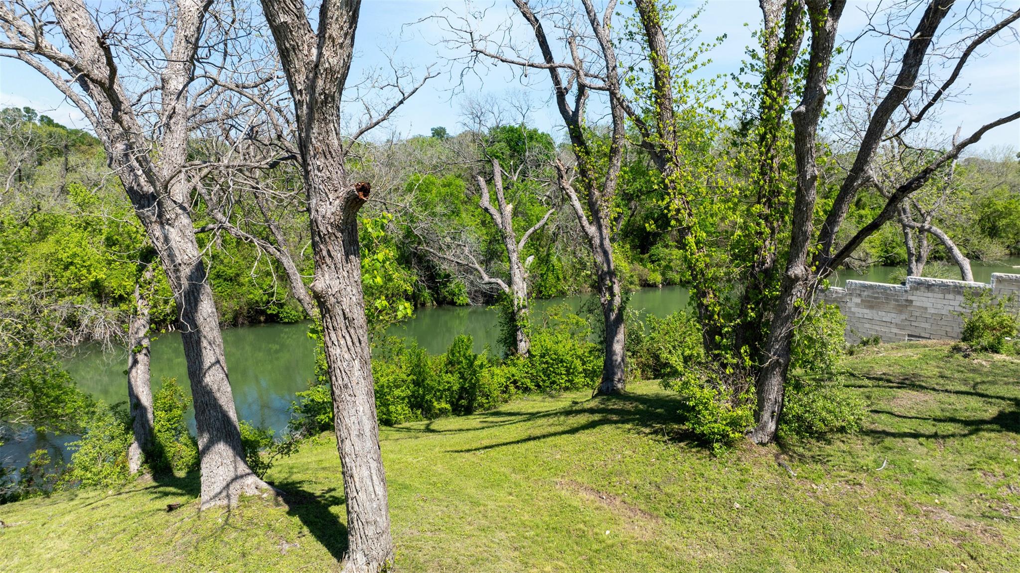 1015 Rivers Edge Dr Property Photo 4