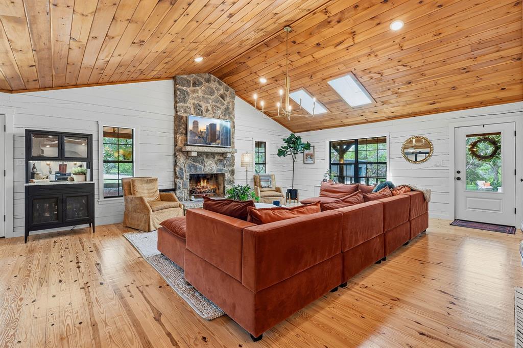12411 Lone Mountain Pass Property Photo 8