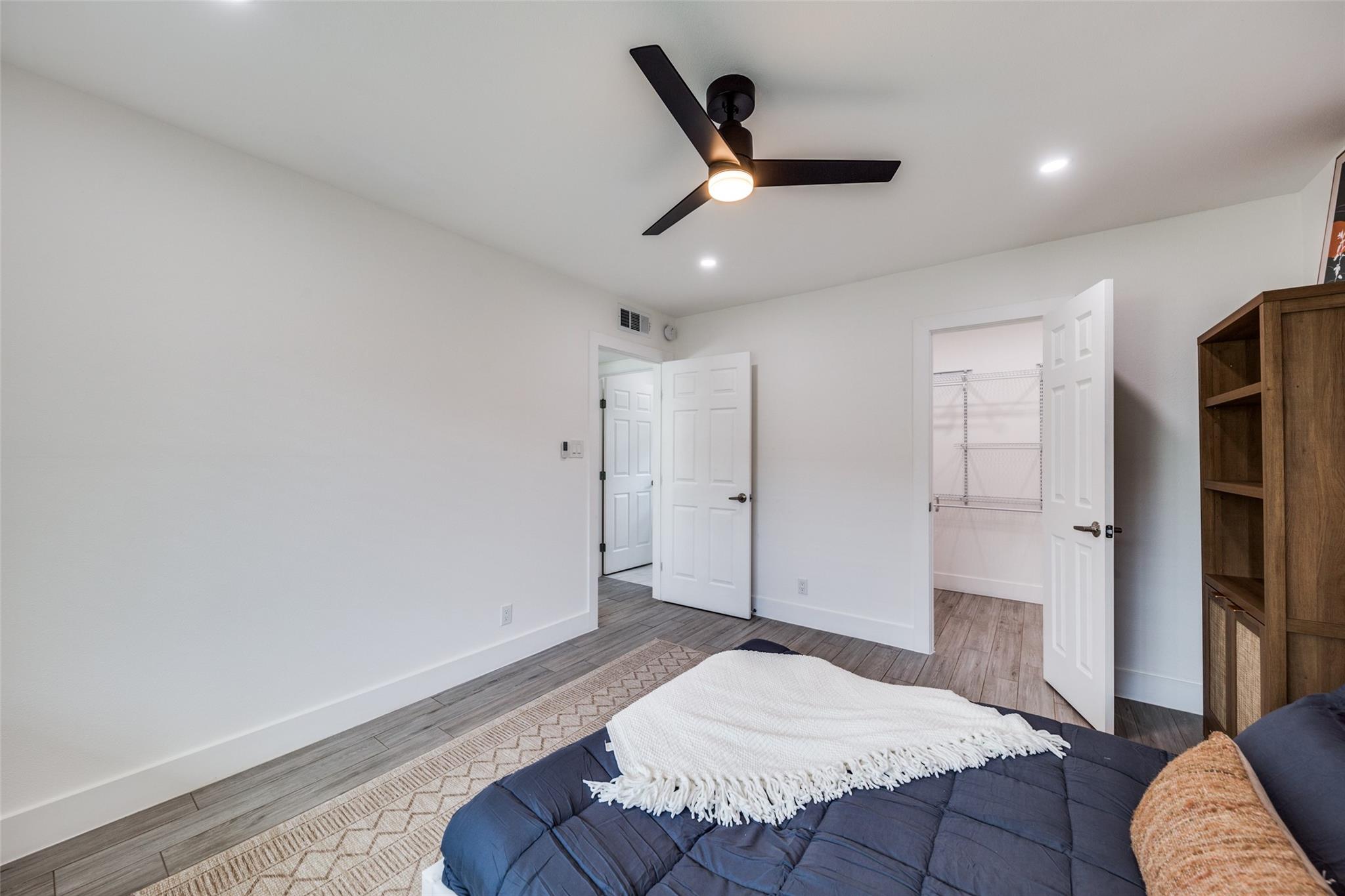 1200 E 52nd St #204 Property Photo 19