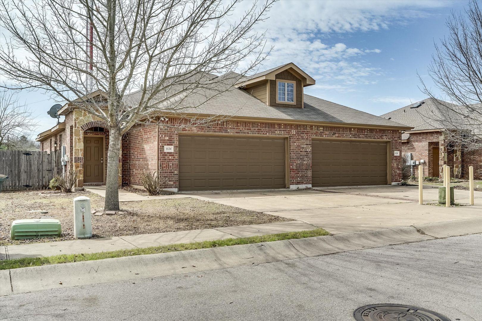 1124 Brendon Lee Ln Property Photo 1